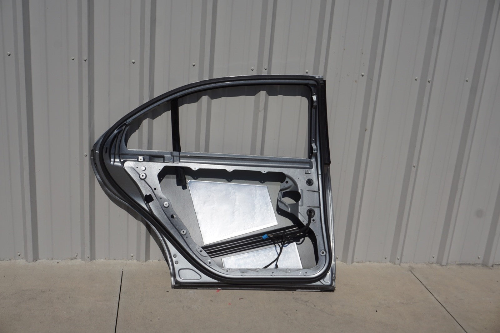 07 - 13 MERCEDES-BENZ S550 W221 REAR LEFT DRIVER SIDE DOOR SHELL OEM
