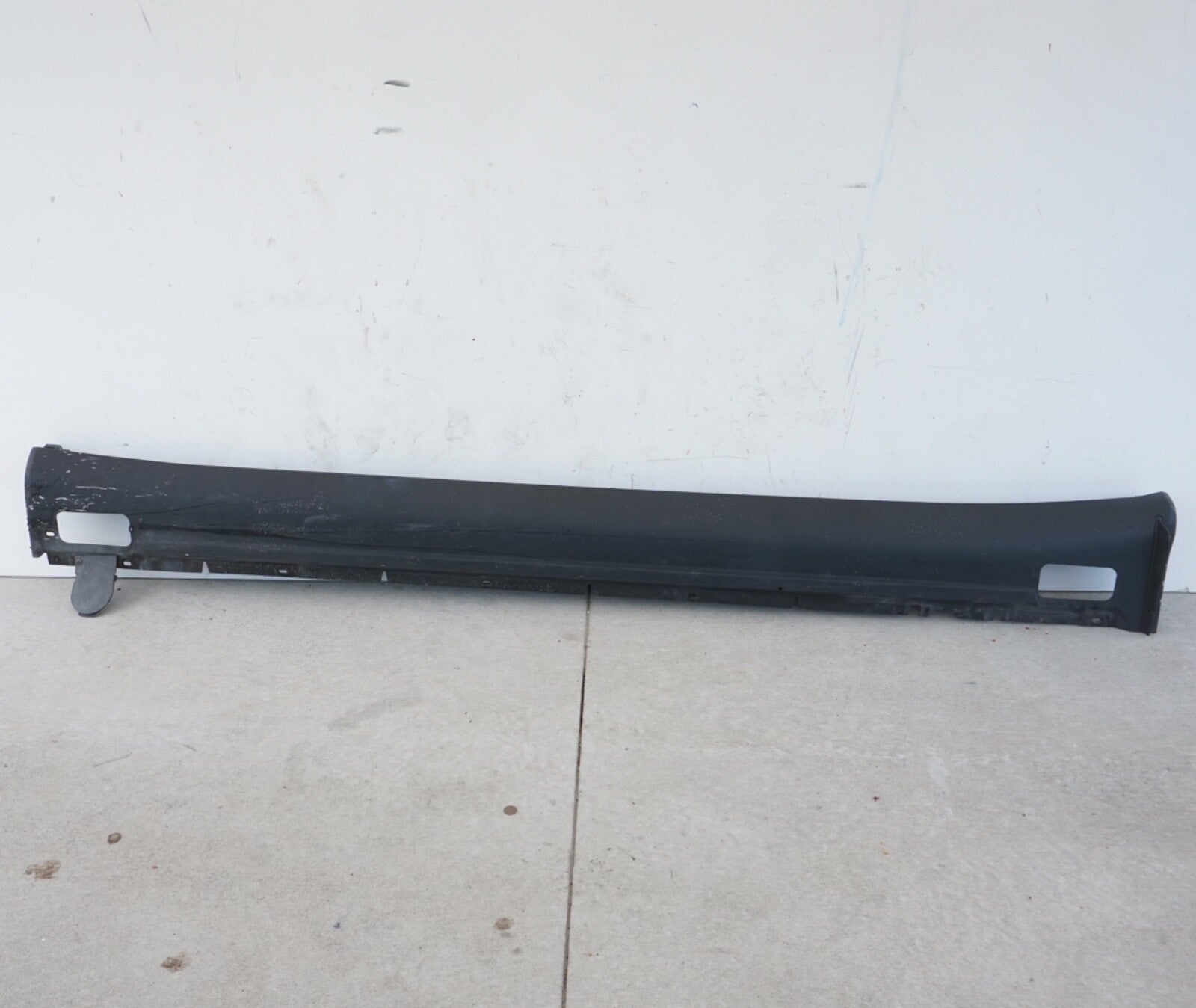 2011 - 2018 PORSCHE CAYENNE LEFT DRIVER SIDE SKIRT ROCKER PANEL MOLDING OEM
