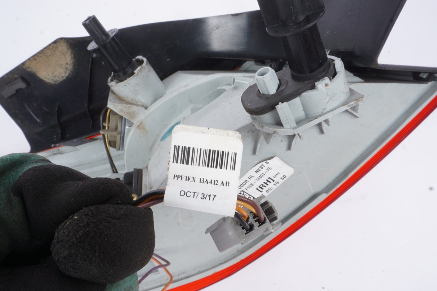 2015 - 2018 FORD FOCUS REAR RIGHT PASSENGER TAIL LIGHT LAMP OEM ! SEDAN ONLY !