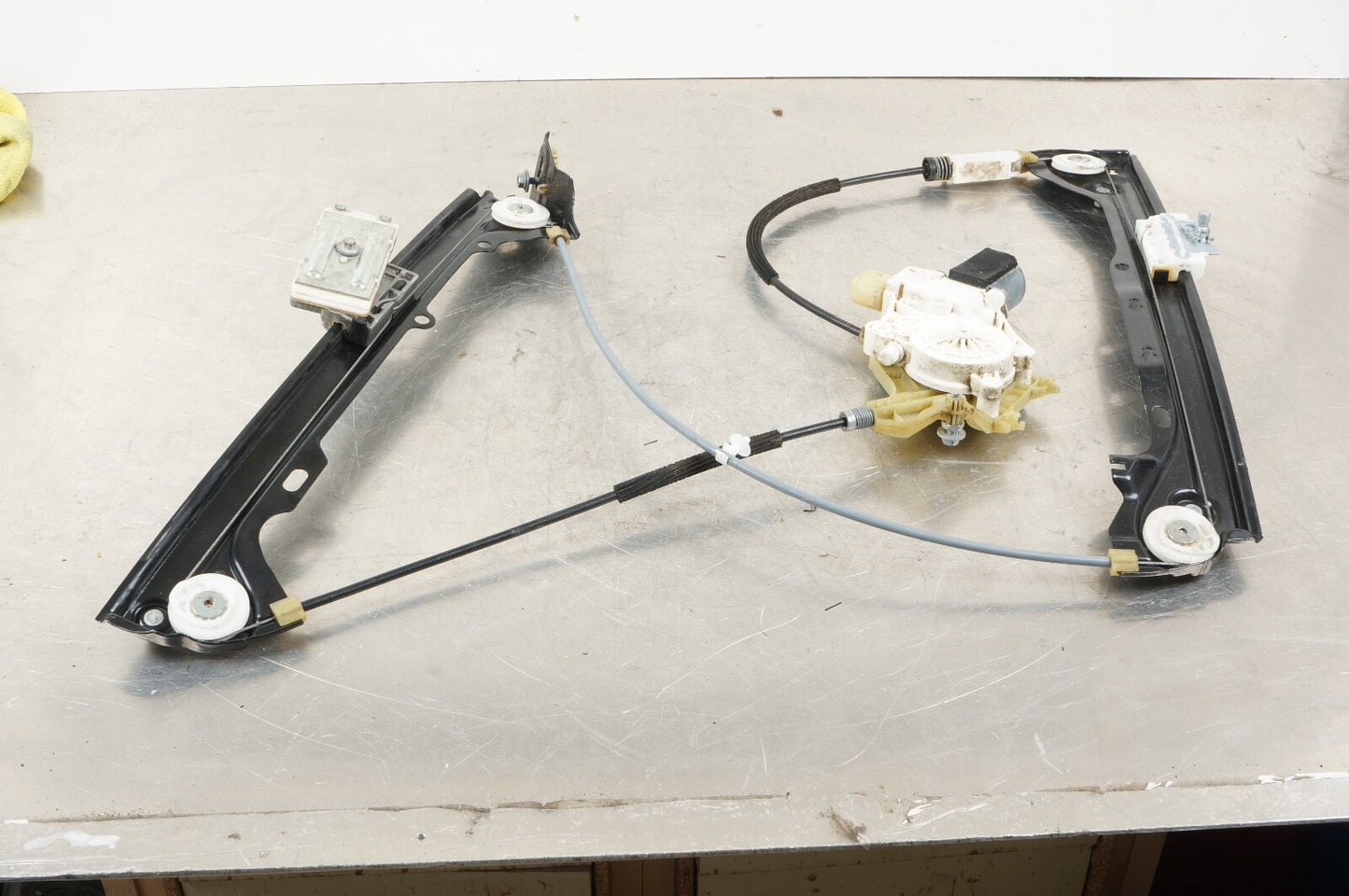 2007 - 2013 BMW 328 335 LEFT DOOR WINDOW REGULATOR  7119207 !CONVERTIBLE!