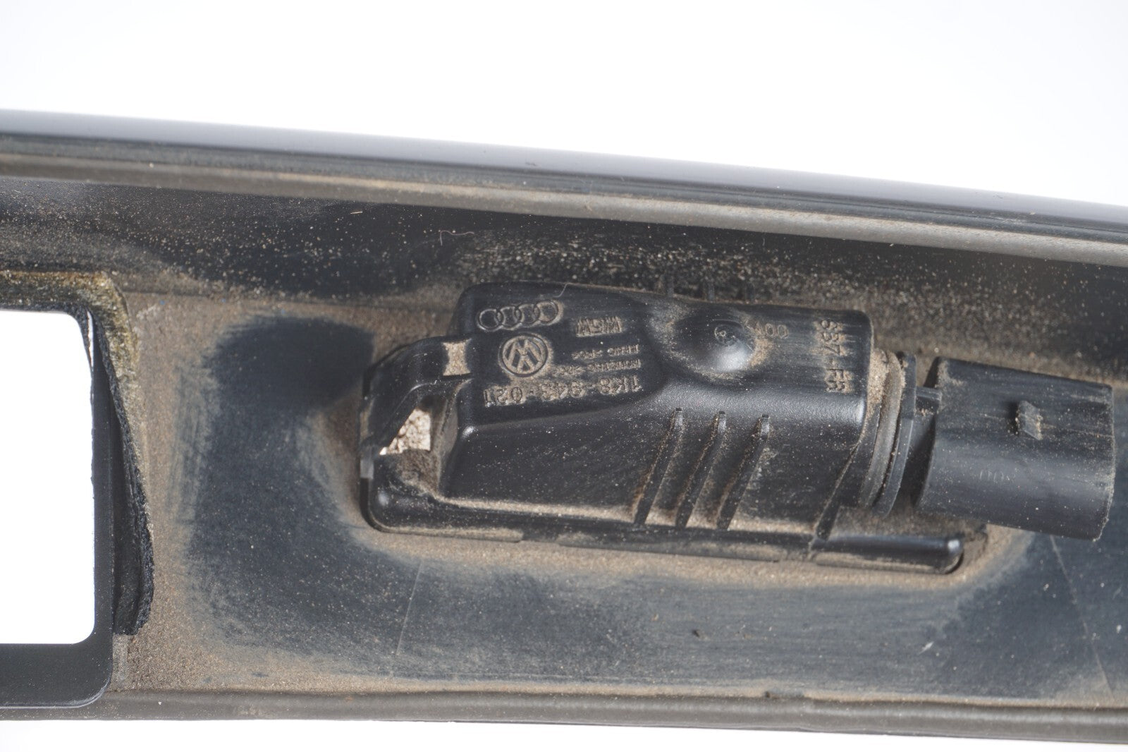 11-18 Porsche Cayenne 958 Rear Tailgate Trunk Lid License Light Handle Cover OEM