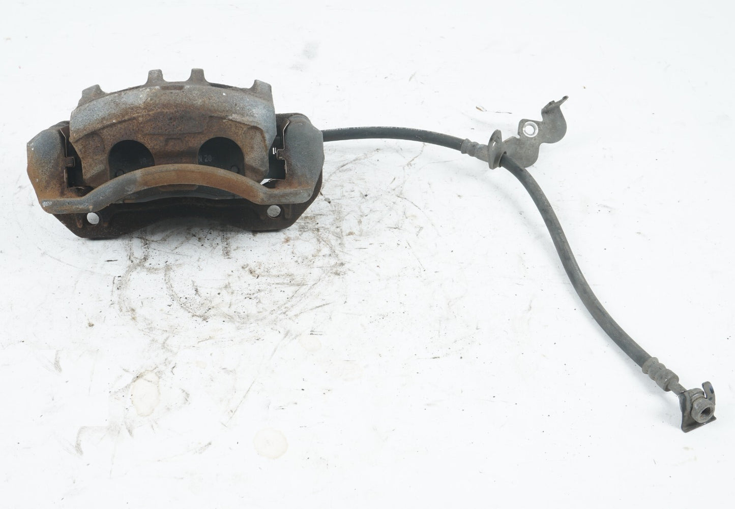 2013-2018 HYUNDAI SANTA FE FRONT BRAKE CALIPER RIGHT PASSENGER SIDE OEM
