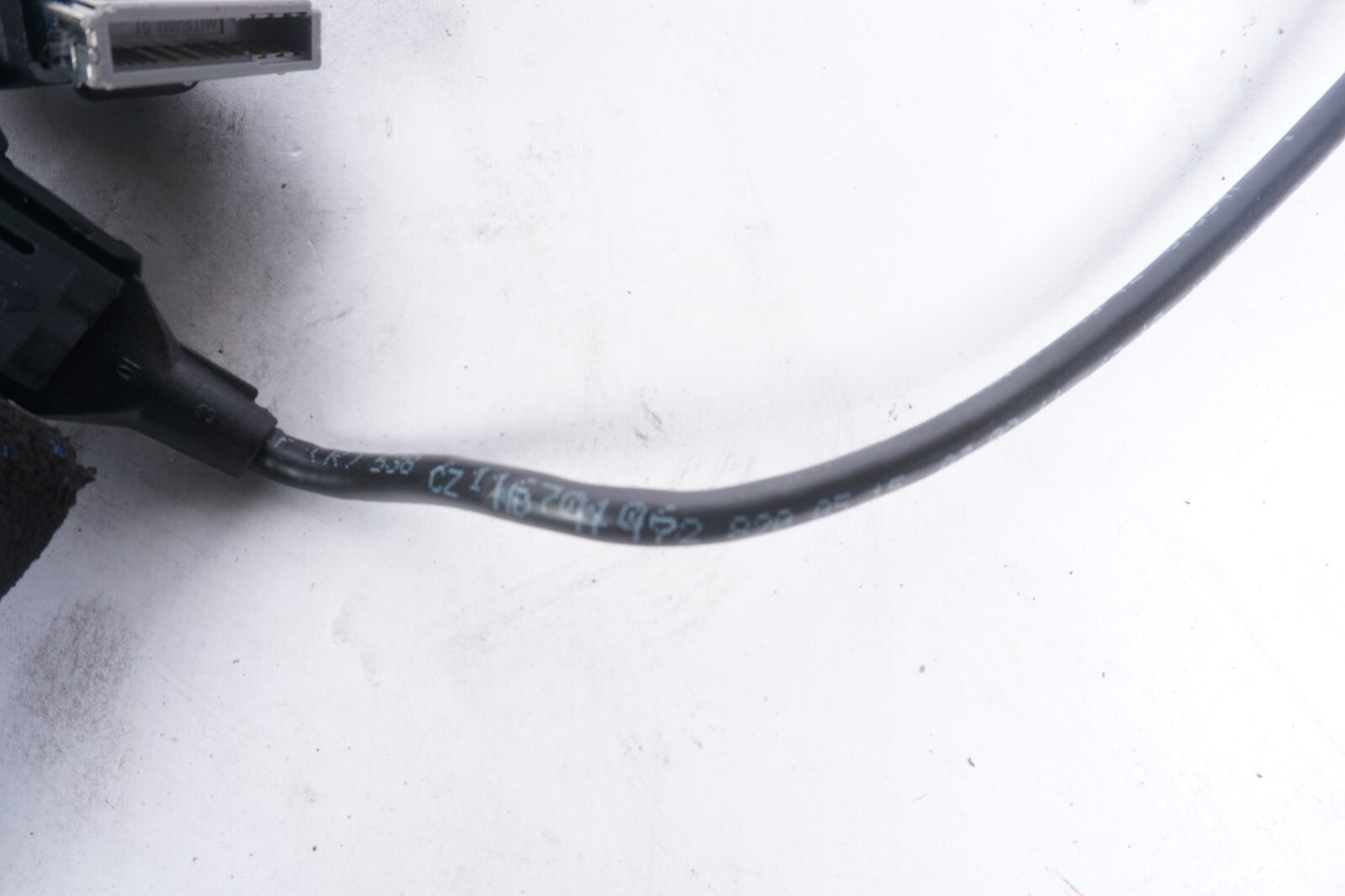 12-14 Mercedes C300 C250 C350 Music Interface iPod iPhone 30-Pin Cable OEM