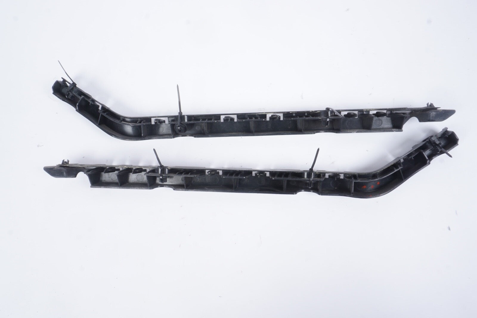 2012 - 2017 Mercedes E350 E550 Rear Right Left Bumper Bracket Side Retainer