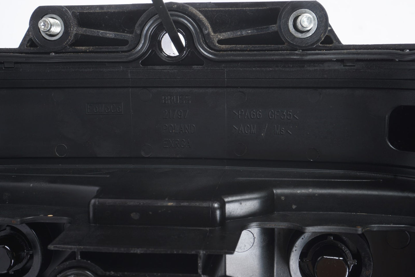2015 - 2018 FORD FOCUS 1.0L ENGINE VALVE COVER OEM