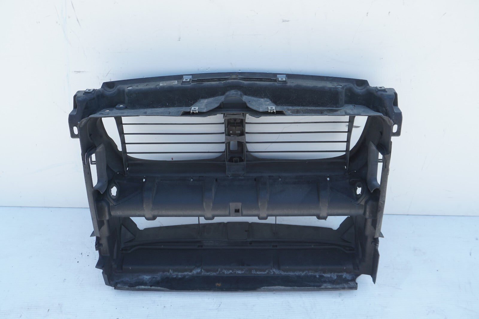 2011-2016 bmw 650i 550i GT F07 n63 4.4l radiator upper and lower support frame