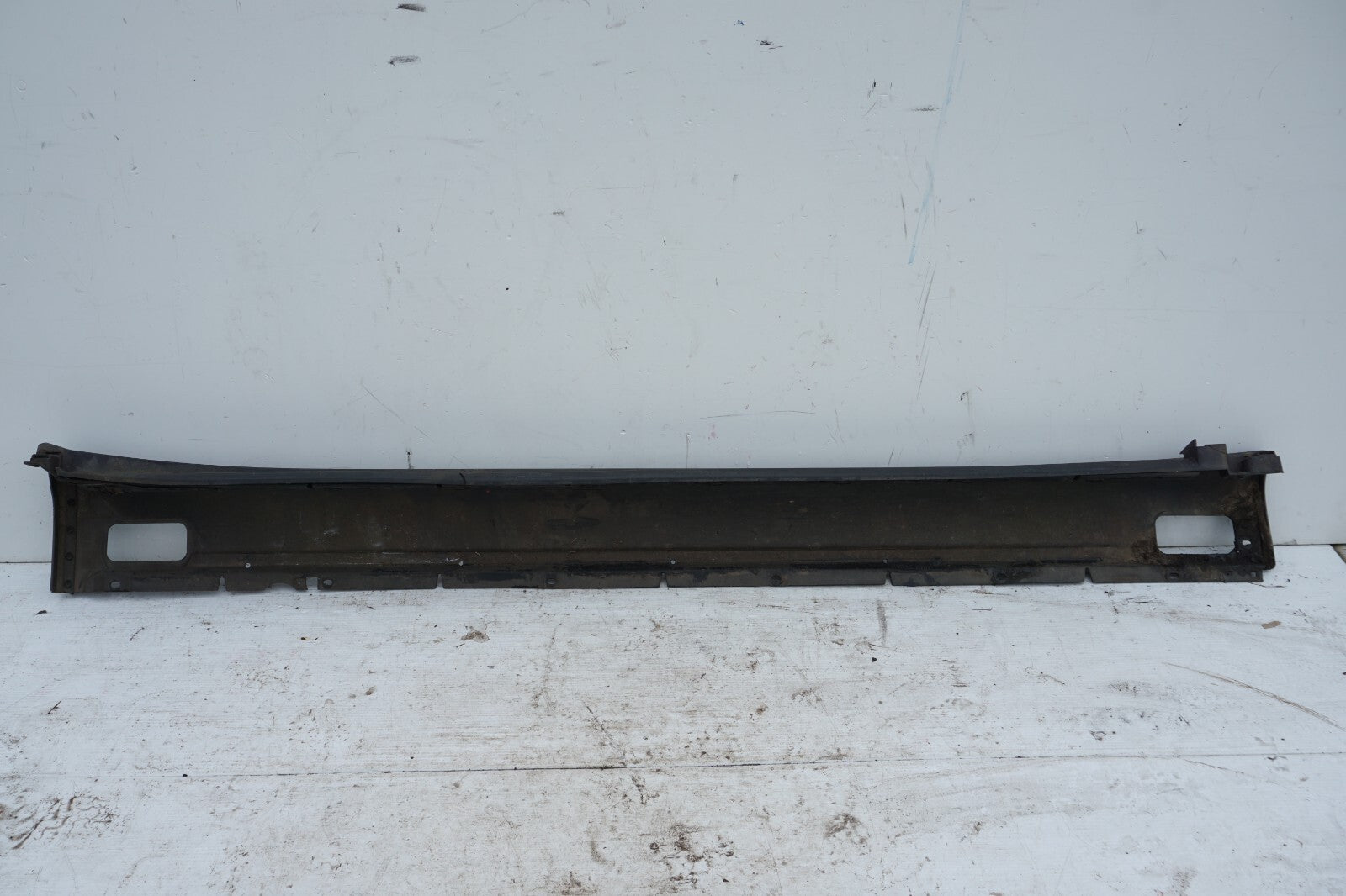 11-18 Porsche Cayenne 958 Left Side Skirt Molding Rocker Panel Cover  OEM