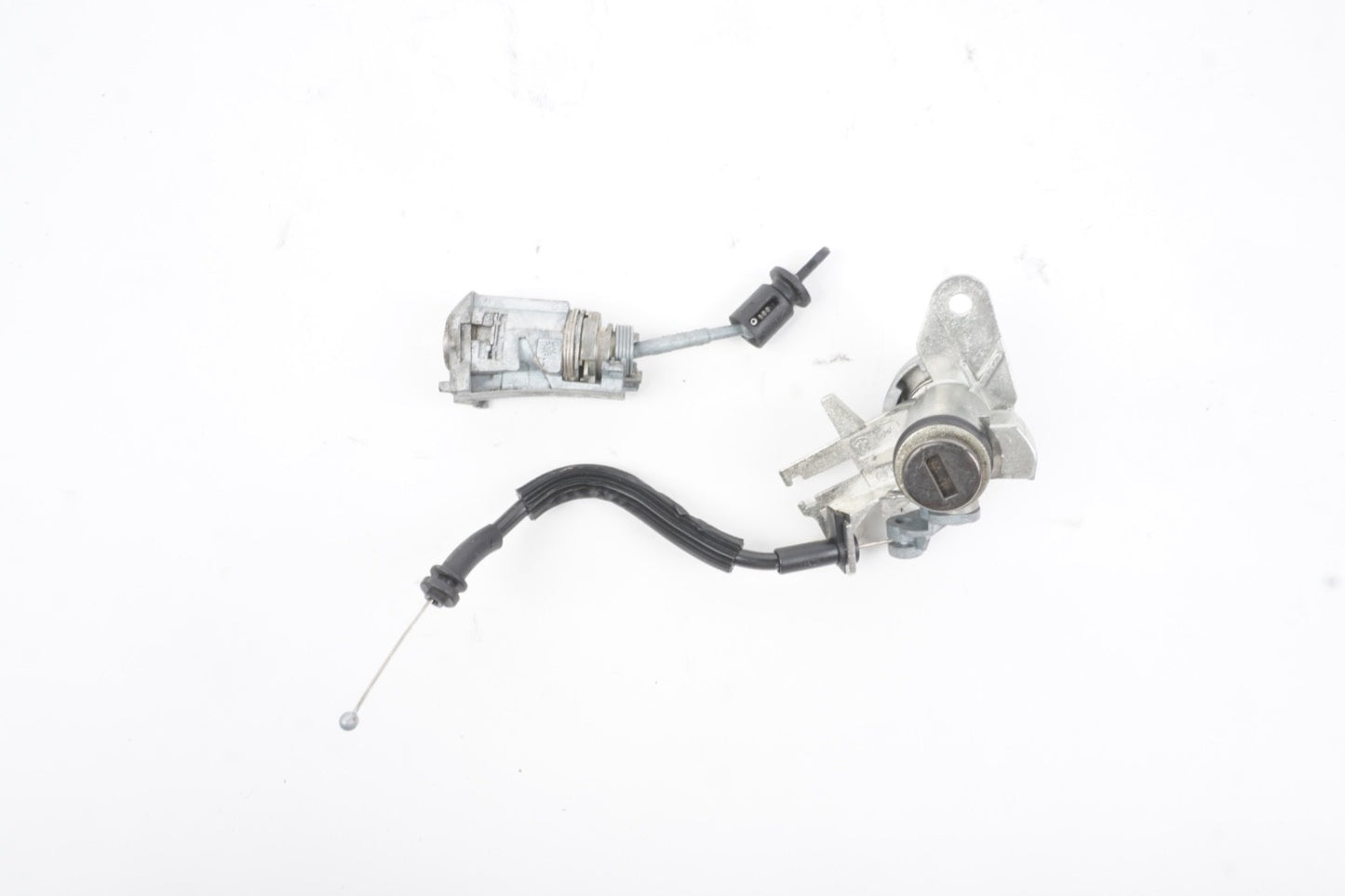 2011 - 2013 Audi A8 Quattro Ignition Switch Cylinder W/ KEY OEM