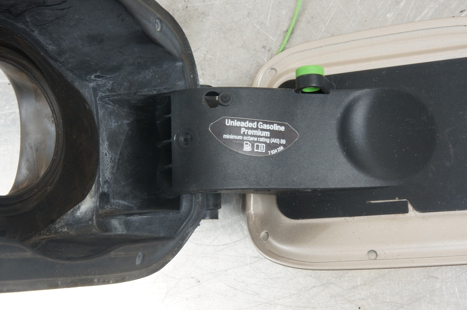 2007 - 2013 BMW 335i 328i E93 CONVERTIBLE GAS FUEL TANK DOOR OEM BEIGE COLOR