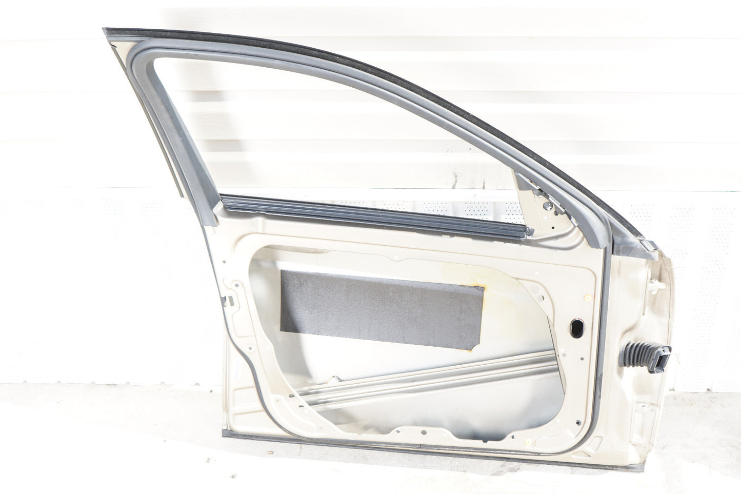 2008 - 2014 MERCEDES-BENZ C300 C250 C350 W204 FRONT LEFT DRIVER DOOR SHELL OEM