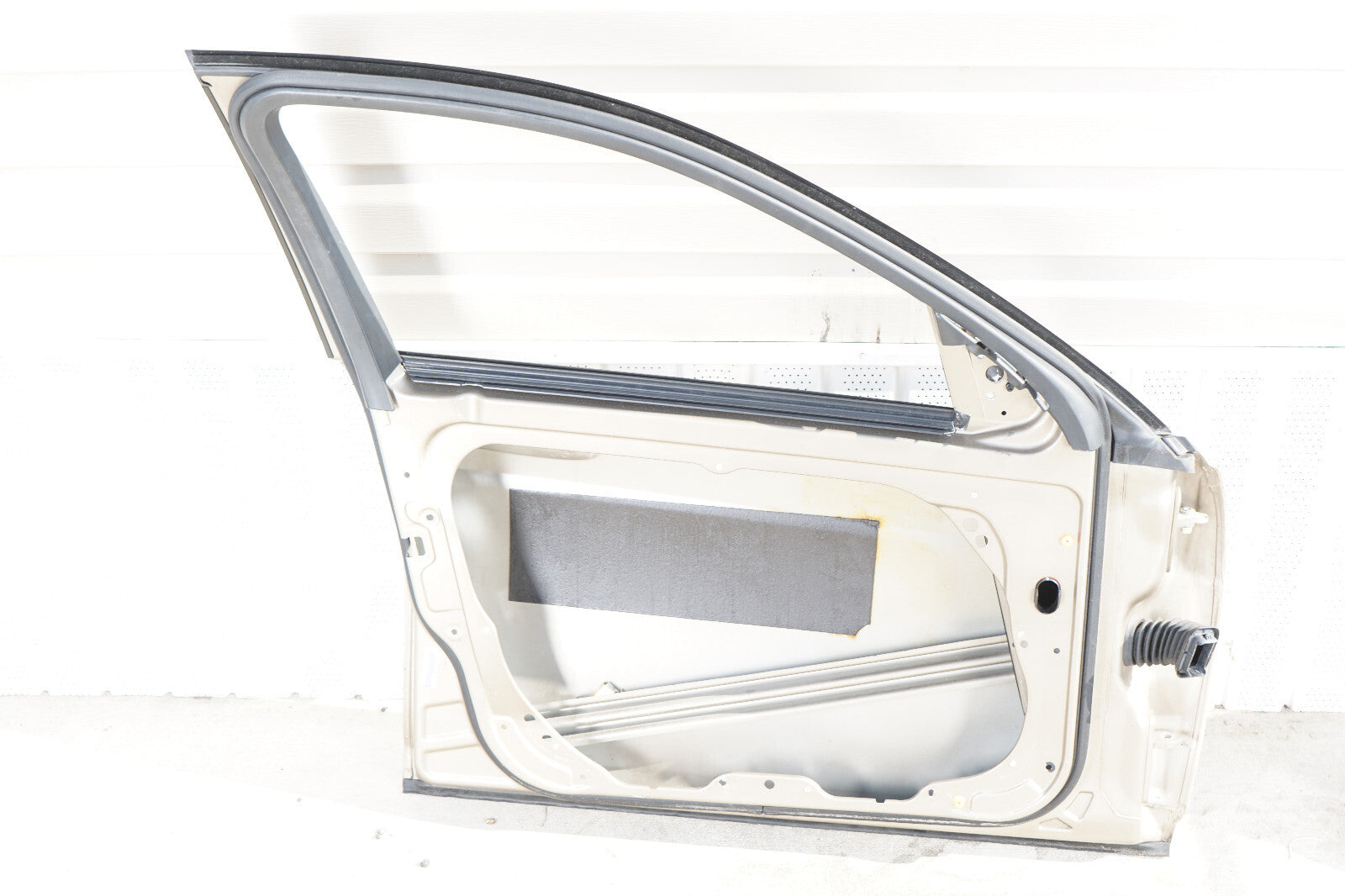 2008 - 2014 MERCEDES-BENZ C300 C250 C350 W204 FRONT LEFT DRIVER DOOR SHELL OEM