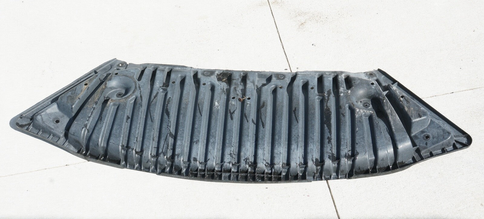 2008 - 2014 MERCEDES C200 C250 C300 C350 Engine Front Lower Mud Flap Splash Guar