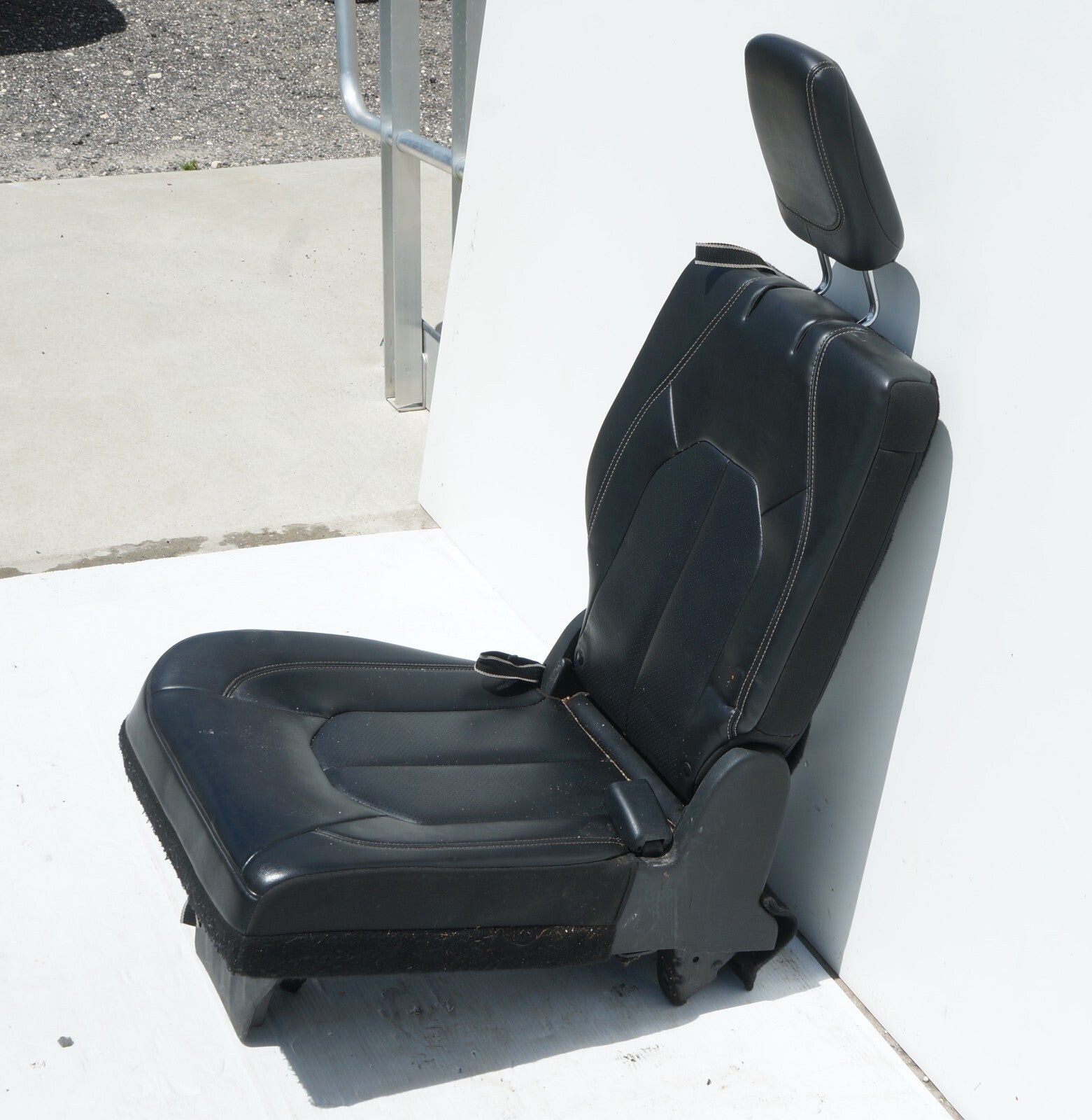 2017 - 2020 CHRYSLER PACIFICA 3RD ROW SEAT RIGHT PASSENGER SIDE OEM
