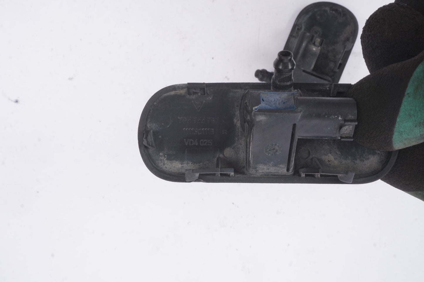 2011-2018 PORSCHE CAYENNE - Left Right Windshield Washer Sprayer / Nozzle