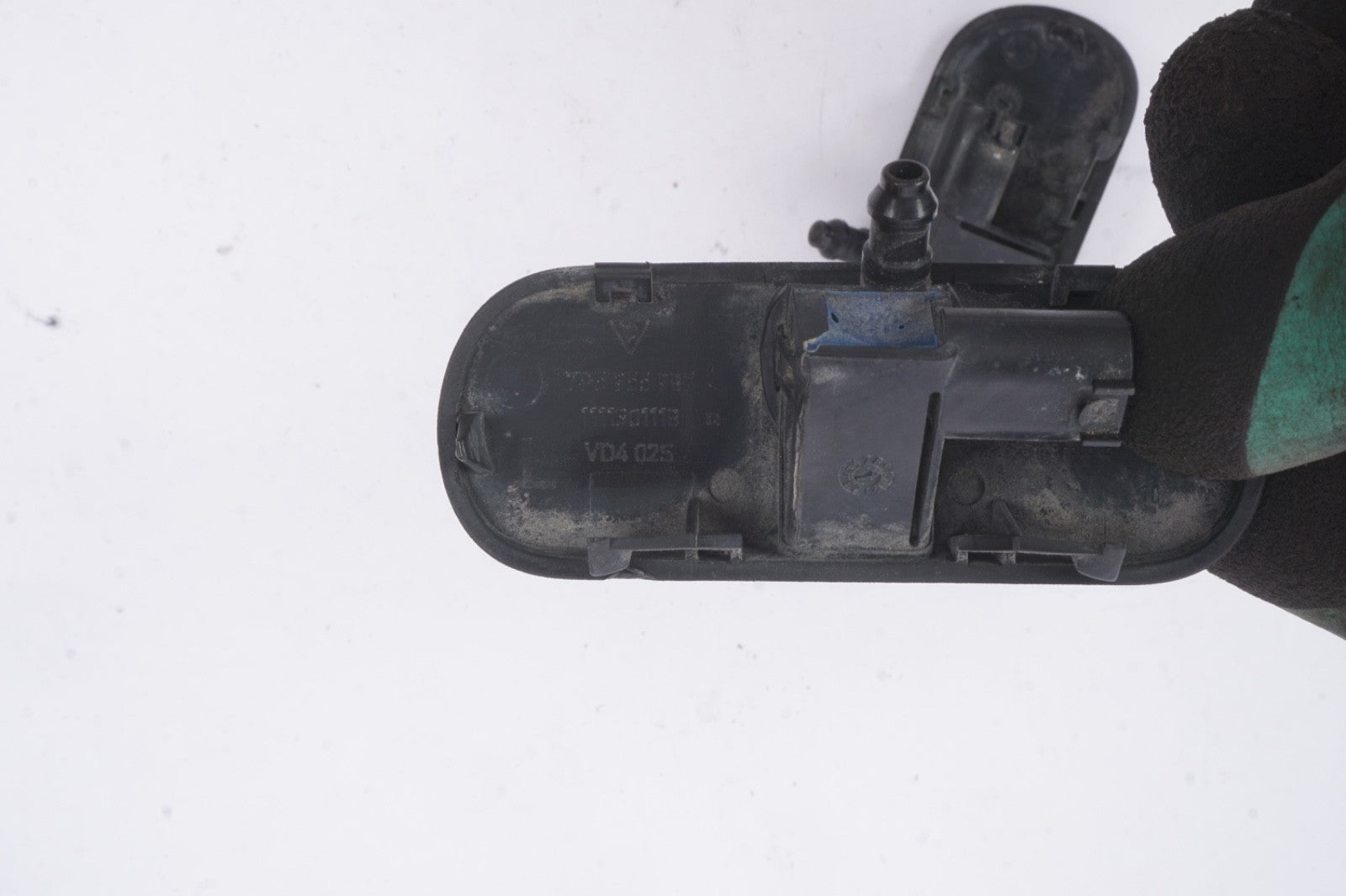 2011-2018 PORSCHE CAYENNE - Left Right Windshield Washer Sprayer / Nozzle