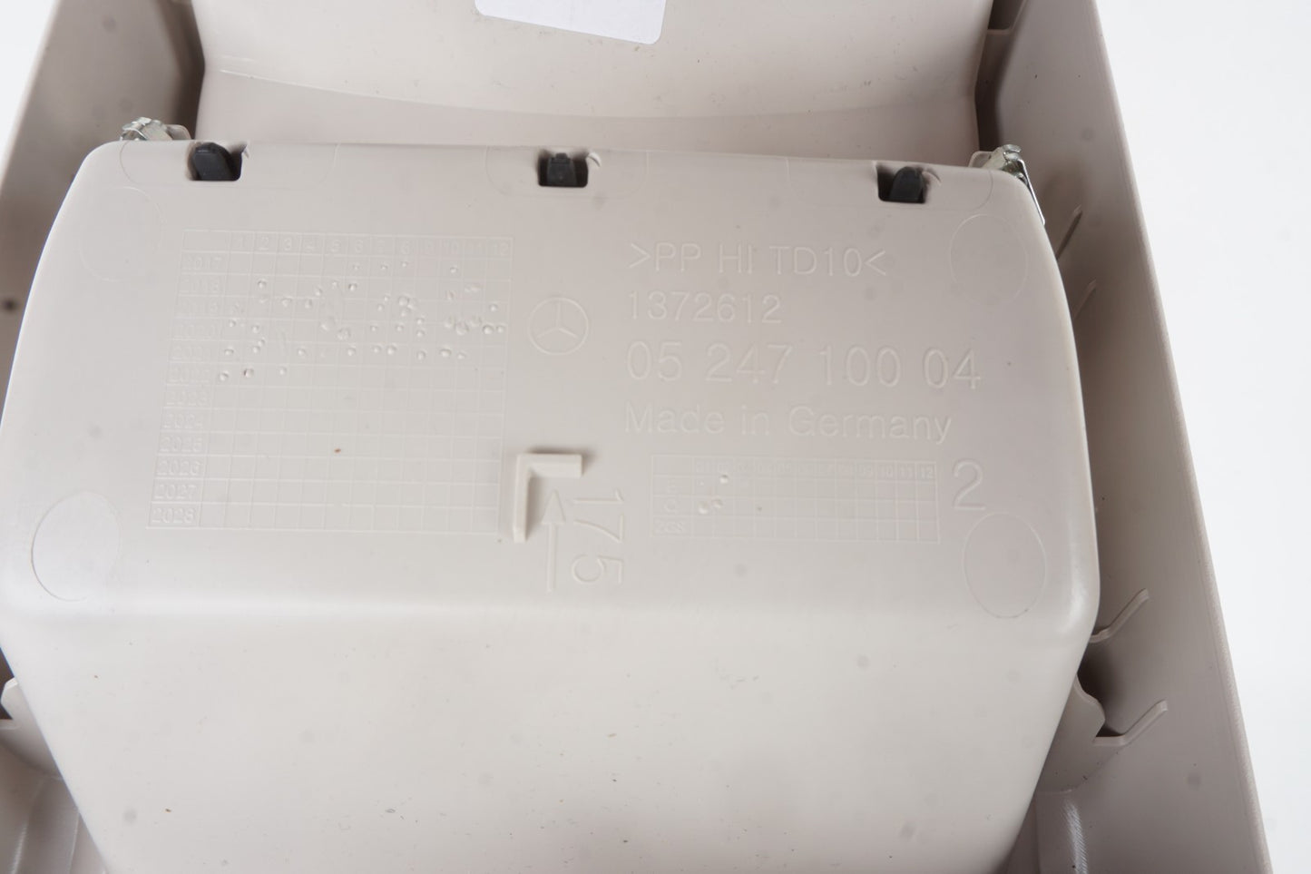 2022-2023 MERCEDES EQB 300 X243 REAR CENTER CONSOLE TRIM W/AIR VENT 0524710004