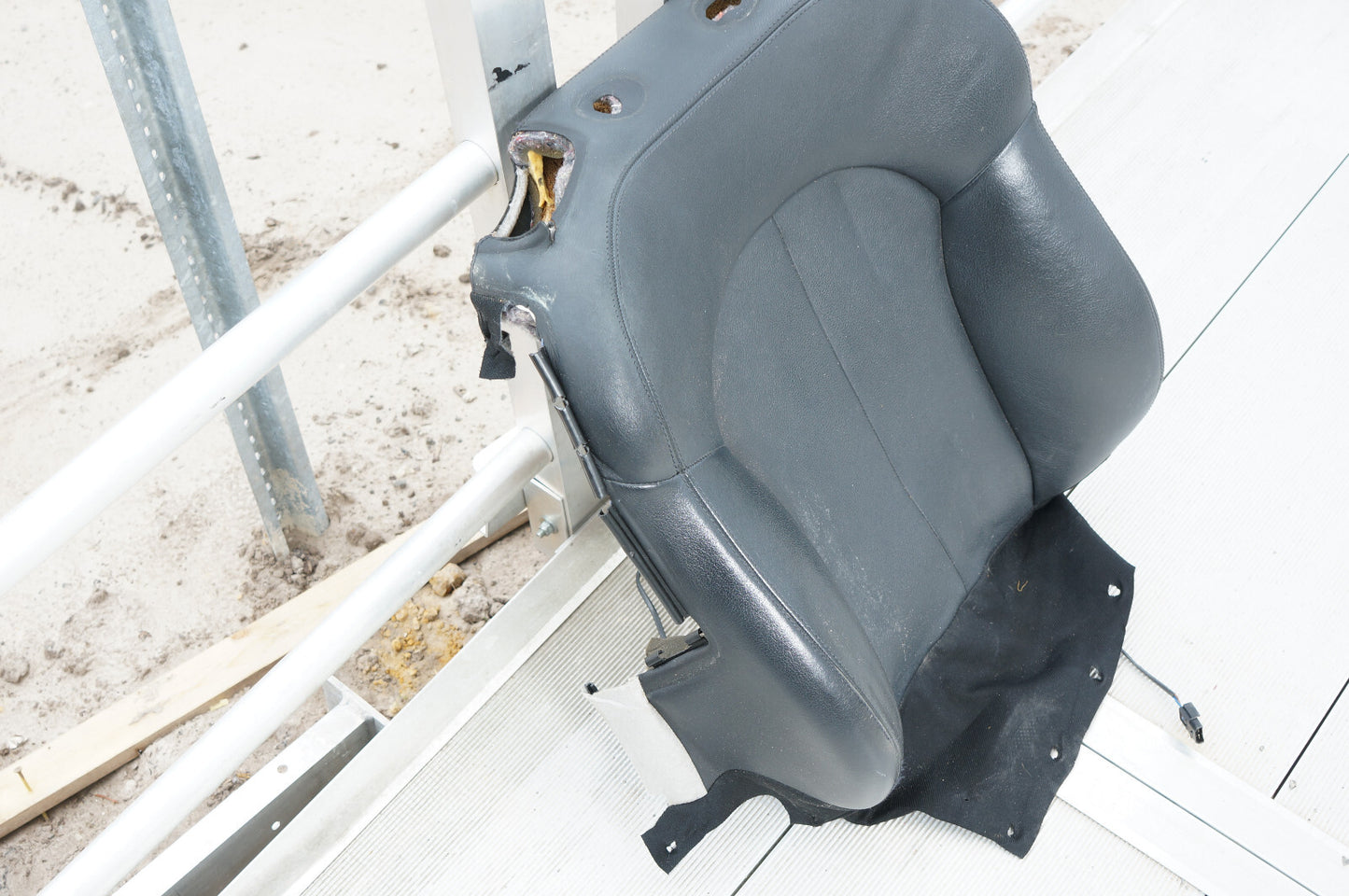 06-09 MERCEDES CLK500 CLK350 CONVERTIBLE FRONT RIGH UPPER SEAT BACK BACKREST OEM