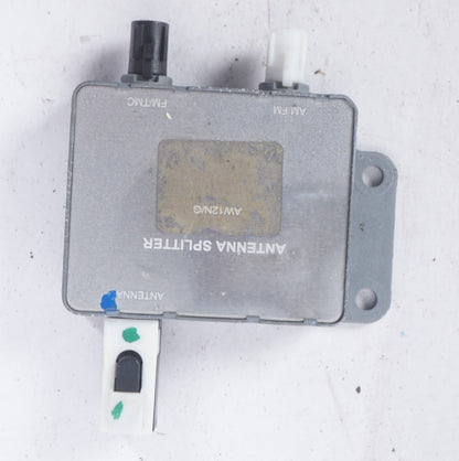 08-14 Mercedes C250 C300 C350 Radio Antenna Splitter OEM