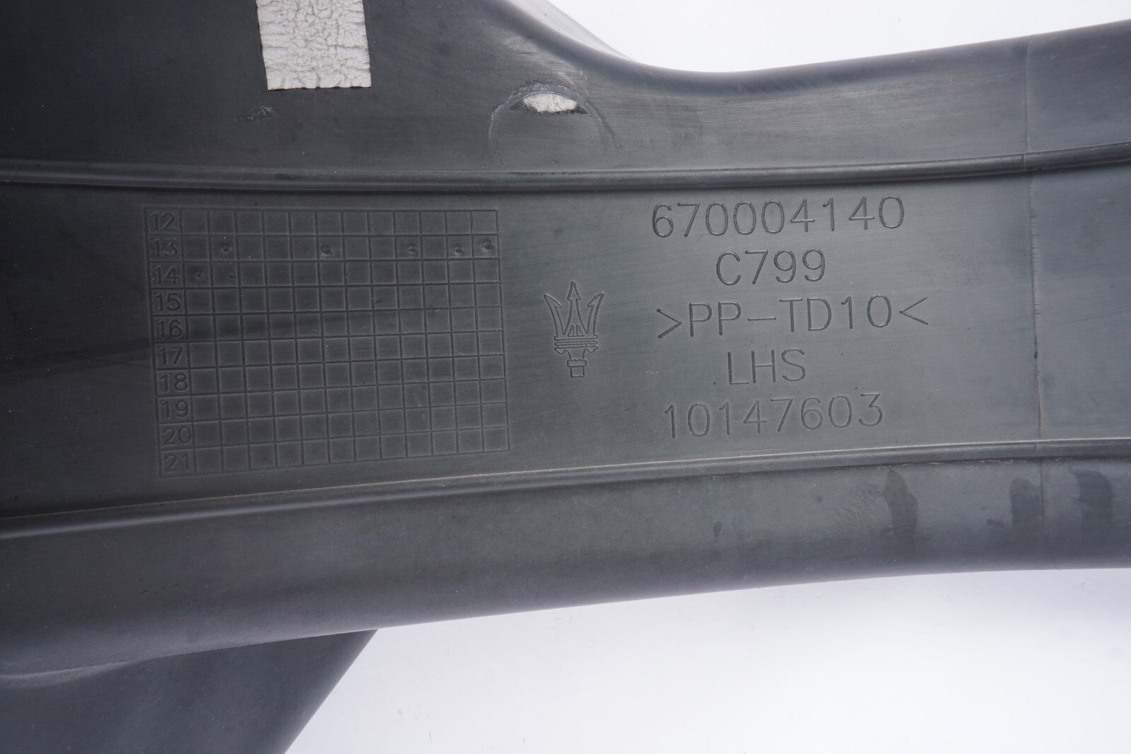 2014-2019 Maserati Ghibli Front Left Side Intercooler Duct Shroud 670004140  OEM