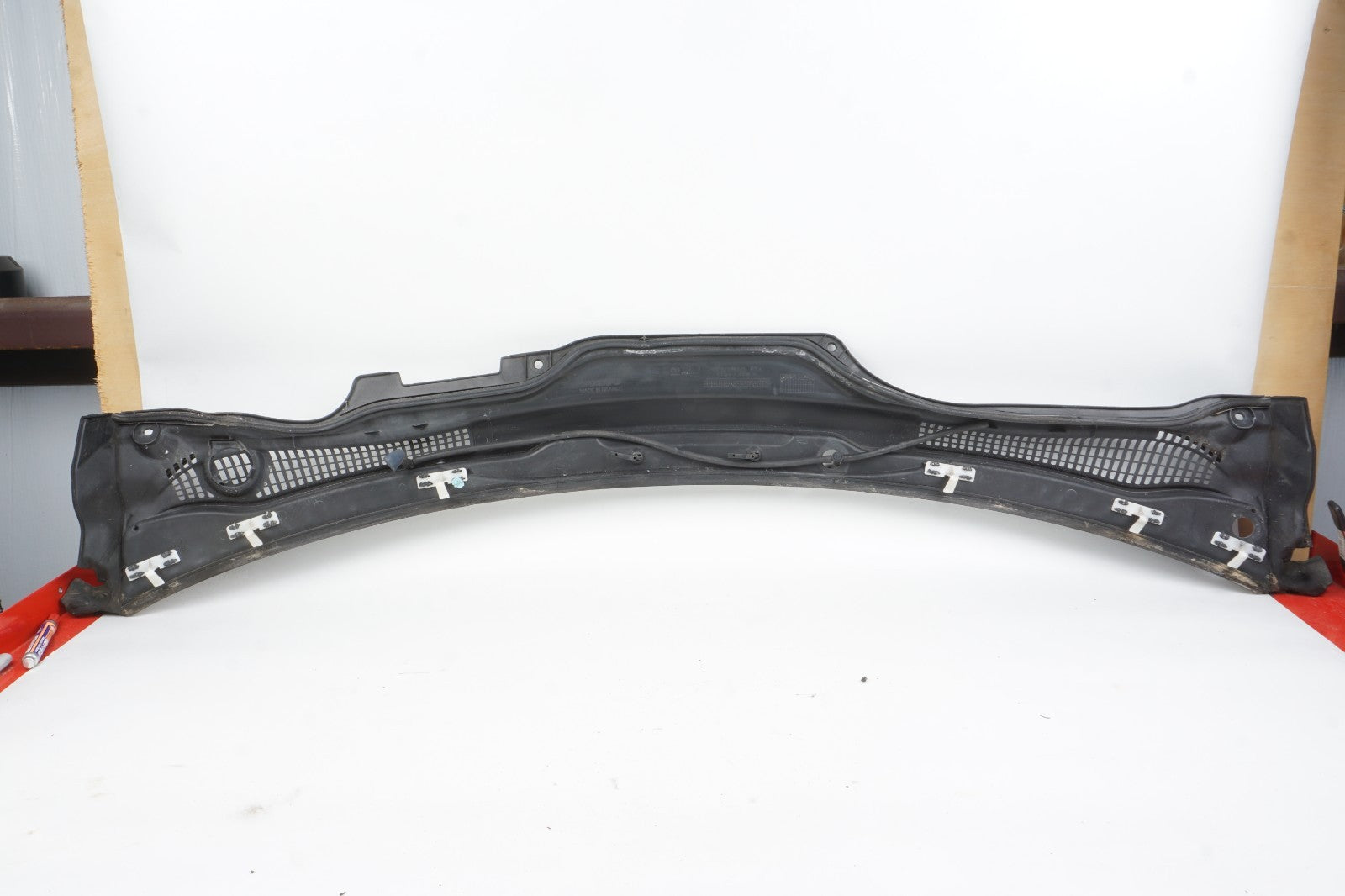2006 - 2013 VOLVO C70 FRONT WINDSHIELD WIPER COWL GRILLE PANEL COVER TRIM OEM