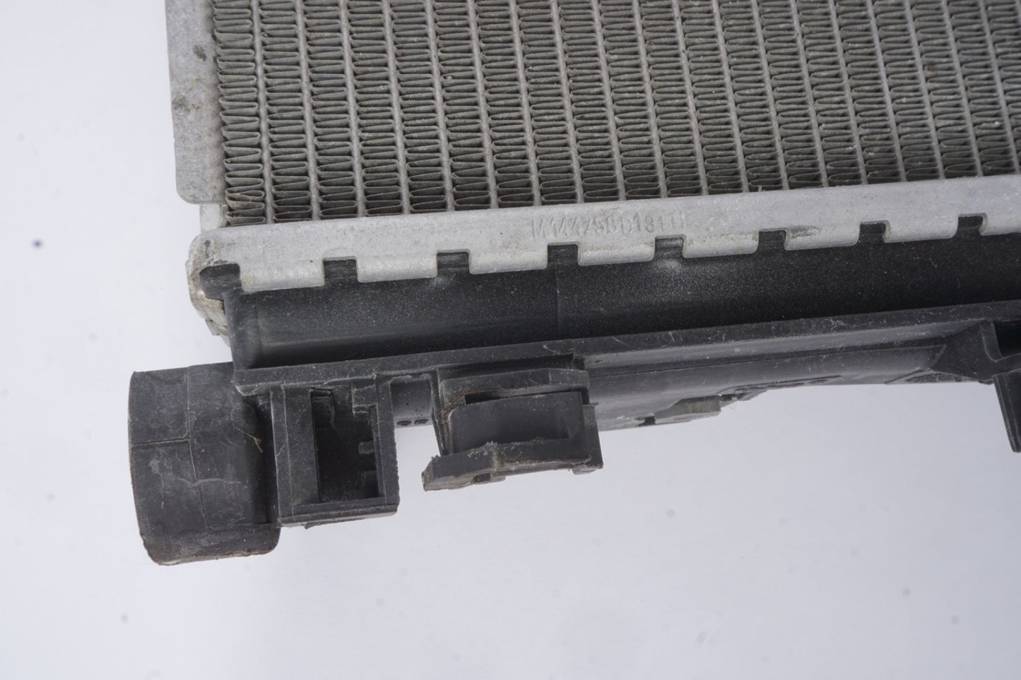 2010 - 2013 Mercedes-Benz S550 Engine Cooling Radiator 2215003203 OEM