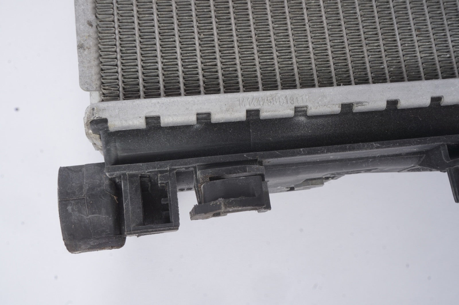 2010 - 2013 Mercedes-Benz S550 Engine Cooling Radiator 2215003203 OEM