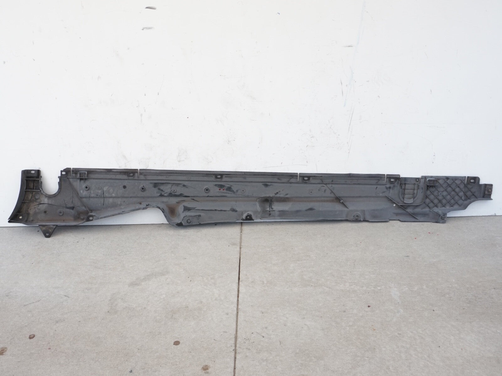2011-2018 PORSCHE CAYENNE RIGHT SIDE FLOOR UNDER BODY SPLASH SHIELD COVER OEM