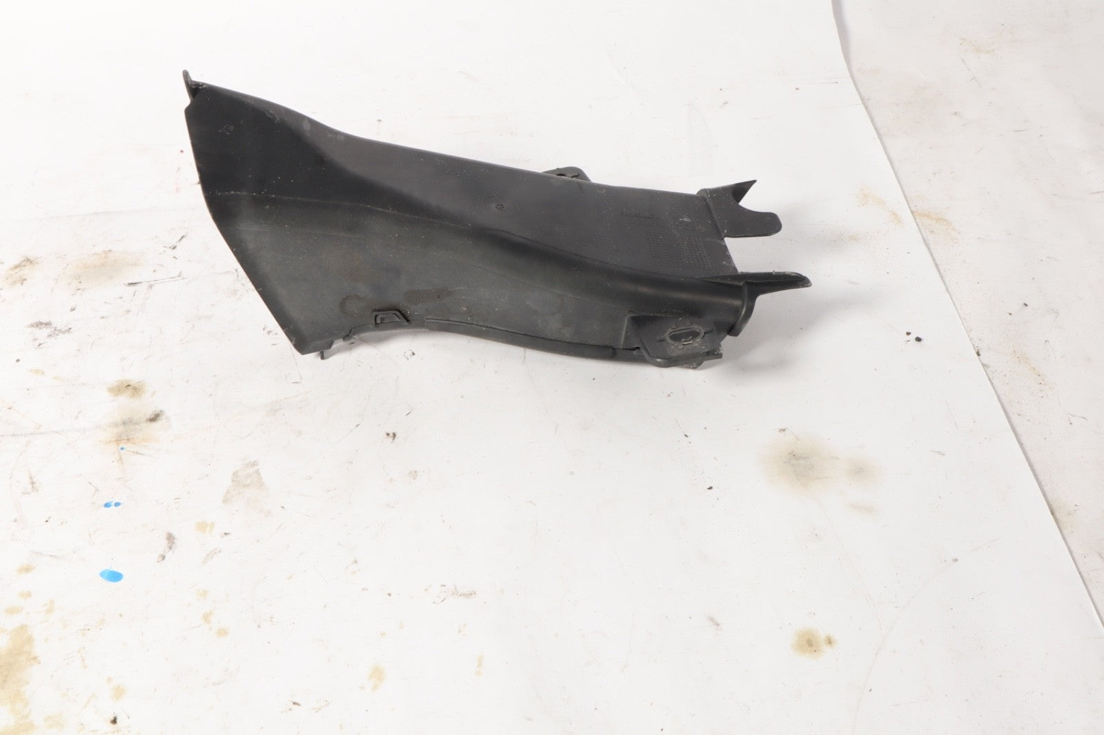 2012-2018 BMW 640I 650I F12 F13 FRONT LEFT DRIVER SIDE AIR BRAKE DUCT GUID OEM
