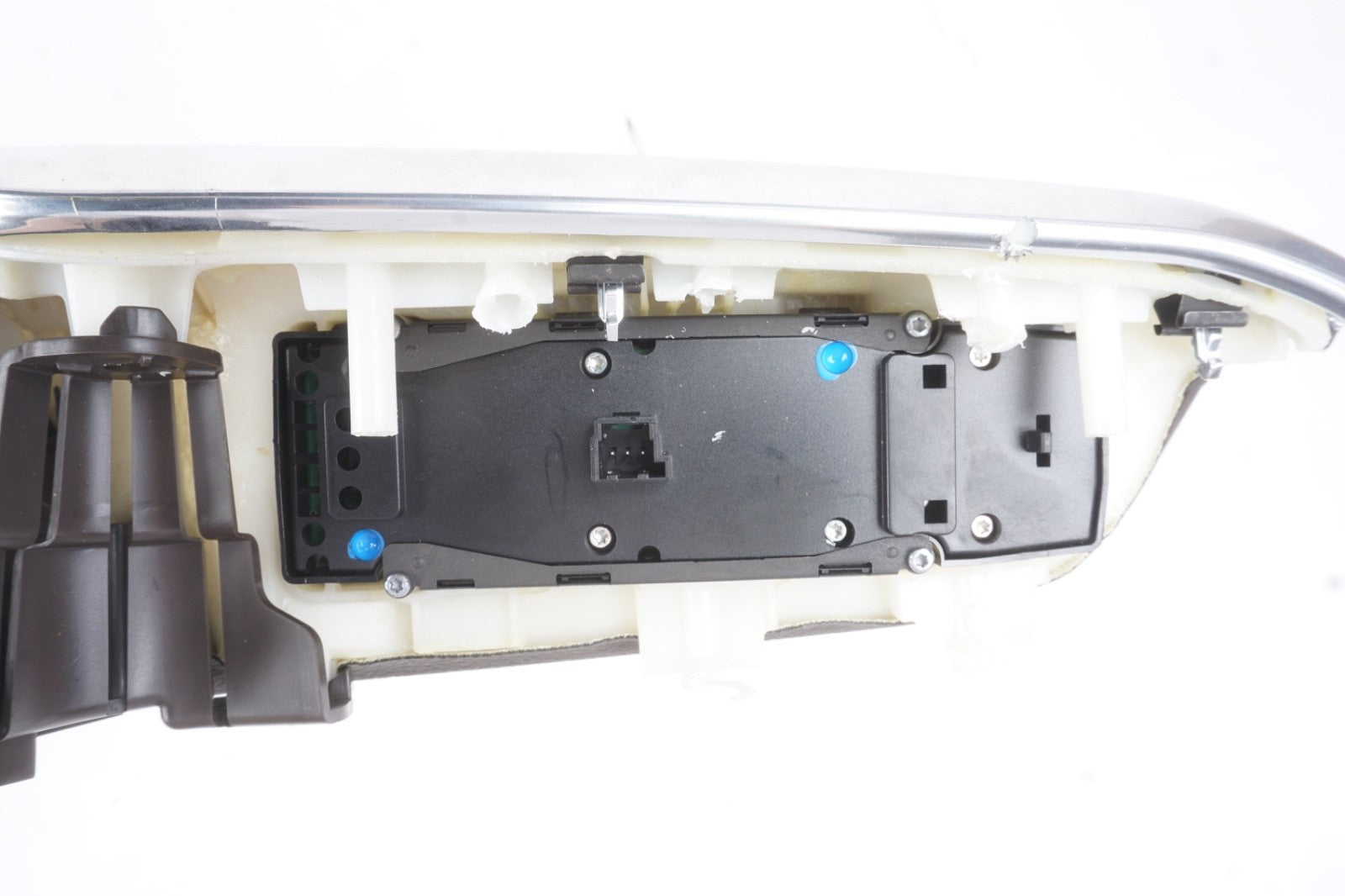 2013 - 2015 Mercedes GL450 Front Left Door Handle Panel Arm Rest OEM