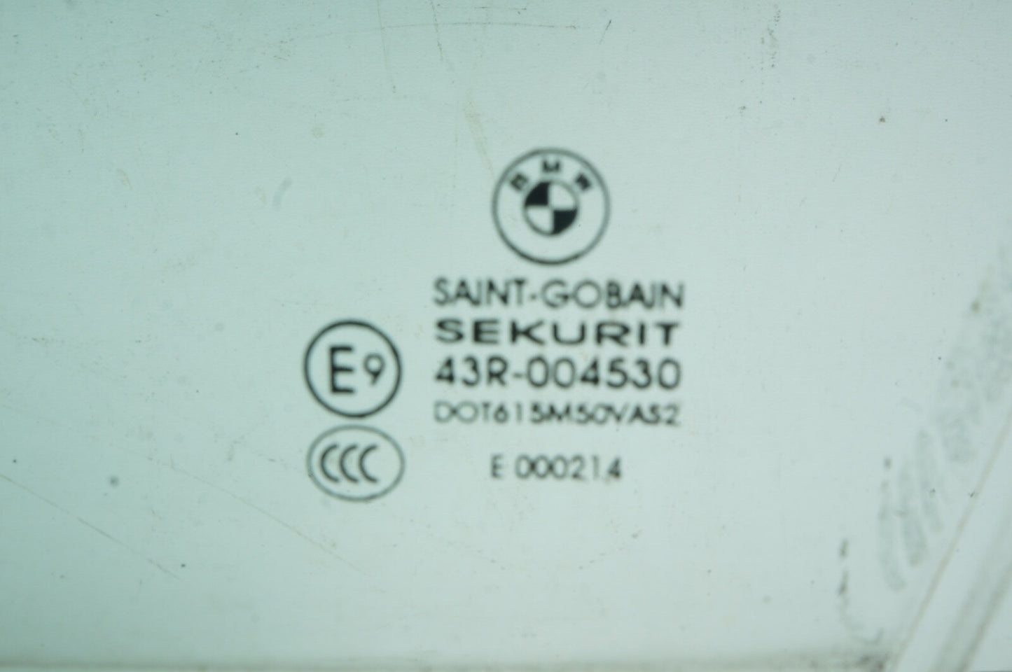 2007-2013 BMW X5 - Front LEFT DOOR Window Glass 7137013