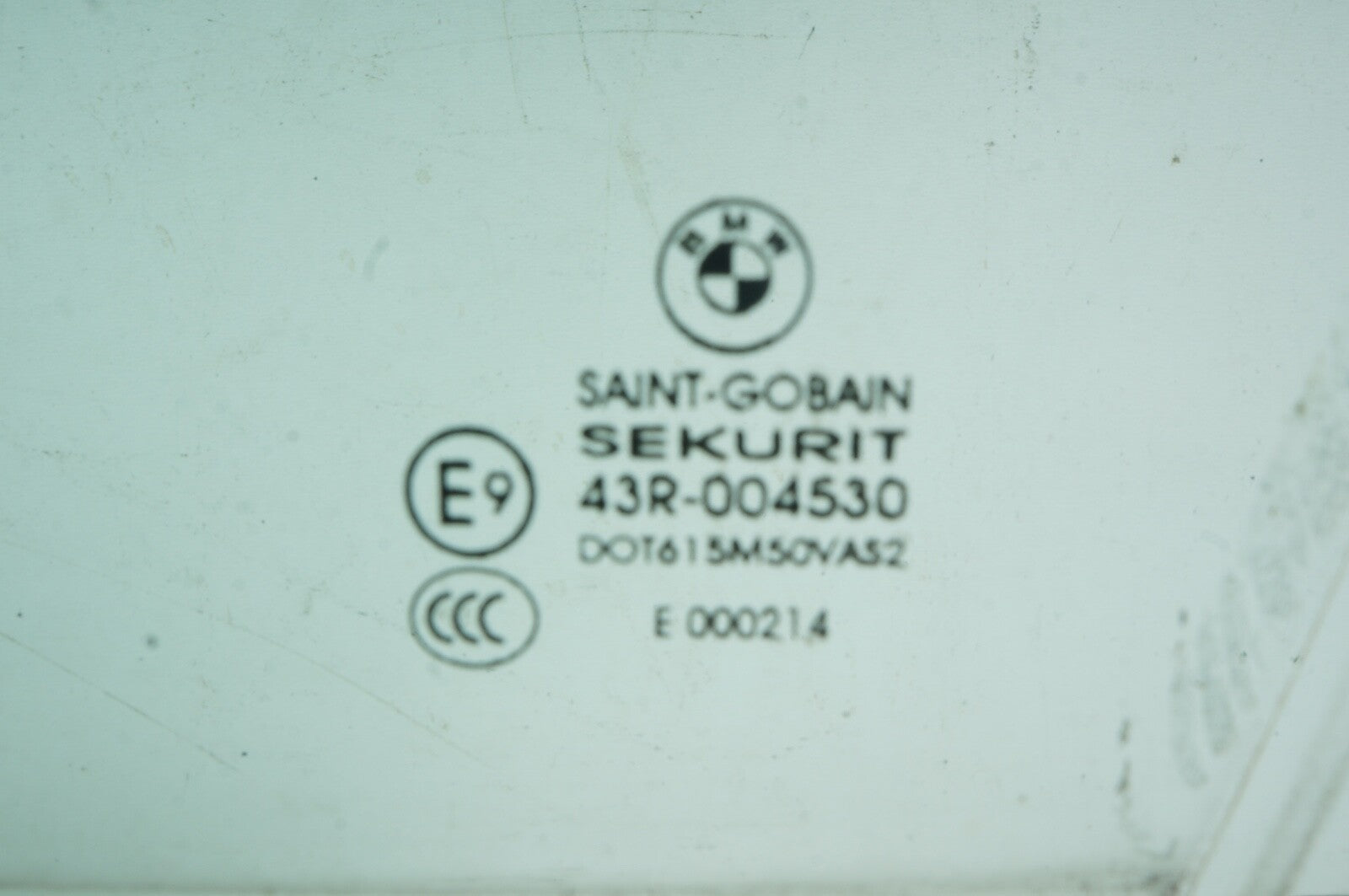 2007-2013 BMW X5 - Front LEFT DOOR Window Glass 7137013