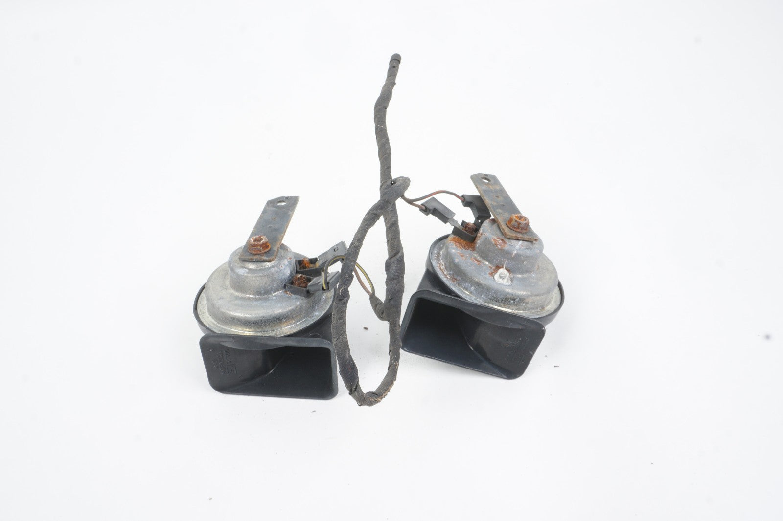2003 - 2012 MERCEDES R230 SL500 FRONT LOW HIGH TONE SIGNAL HORN SET X2 OEM