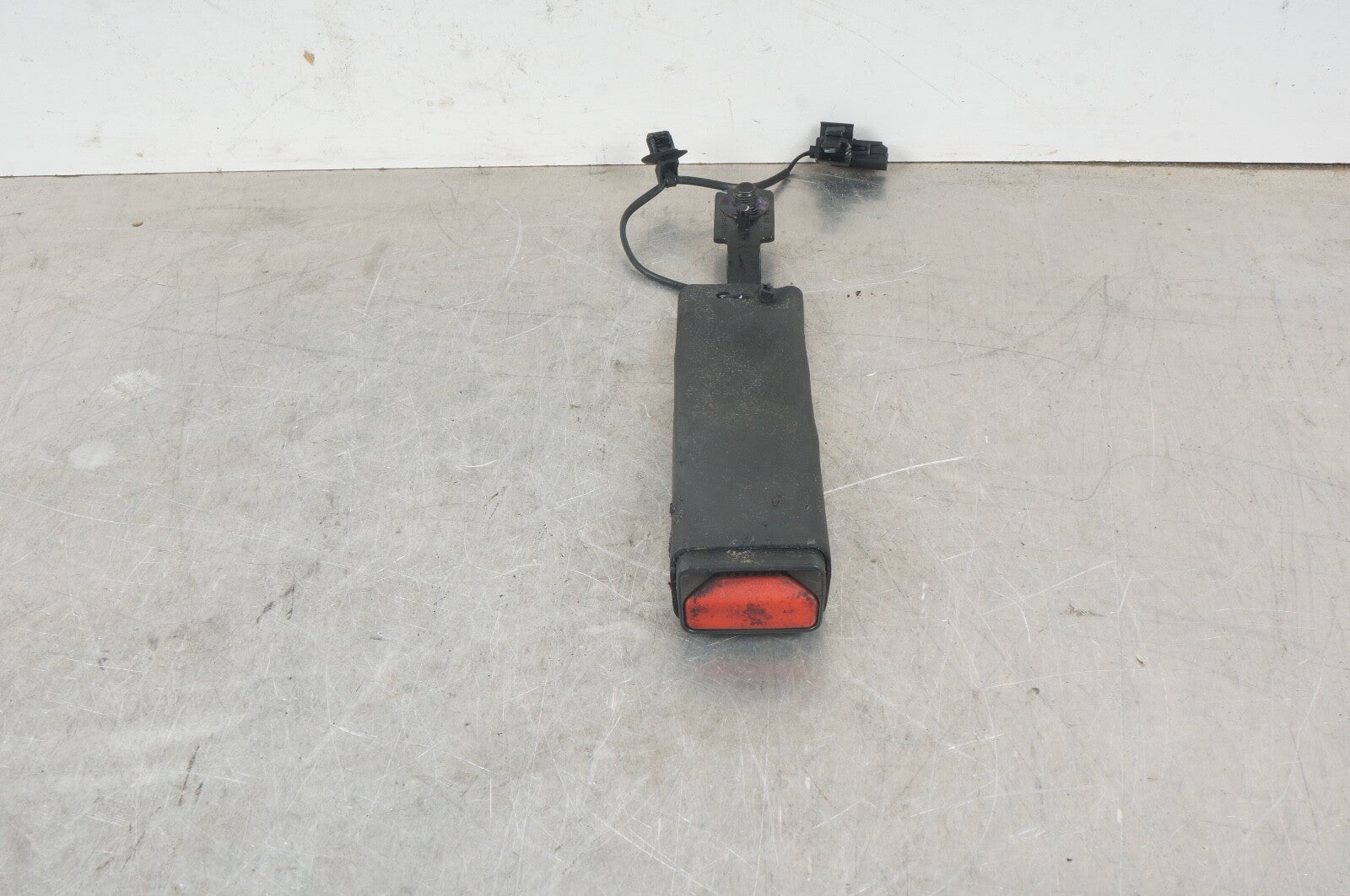 2020 2021 2022 CADILLAC CT4 FRONT LEFT SEAT BELT BUCKLE BLACK 84690873 OEM