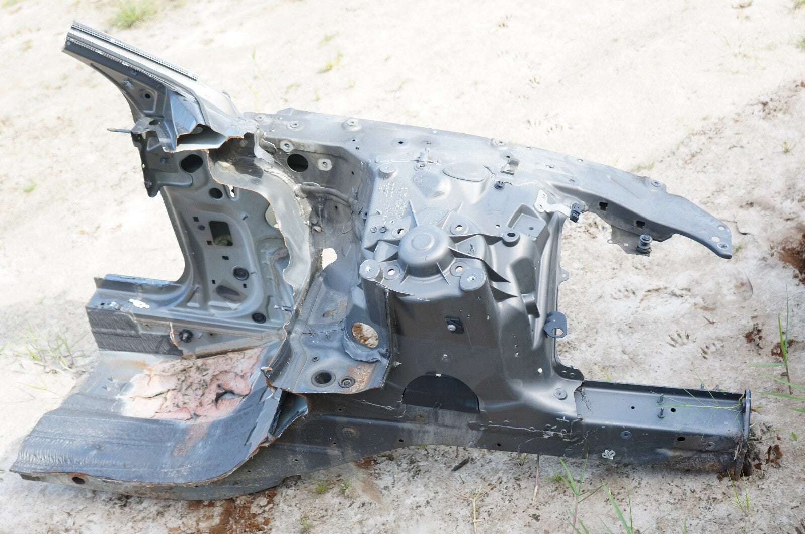 2012-2018 AUDI A7 LEFT DRIVER FRONT FRAME RAIL APRON BODY CLIP STRUT TOWER OEM