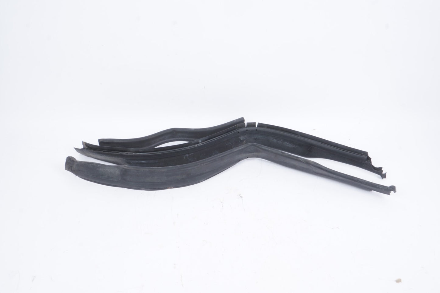 10-14 Mercedes W207 E350 E550 Under Hood Weatherstrip Seal 2046280998 OEM