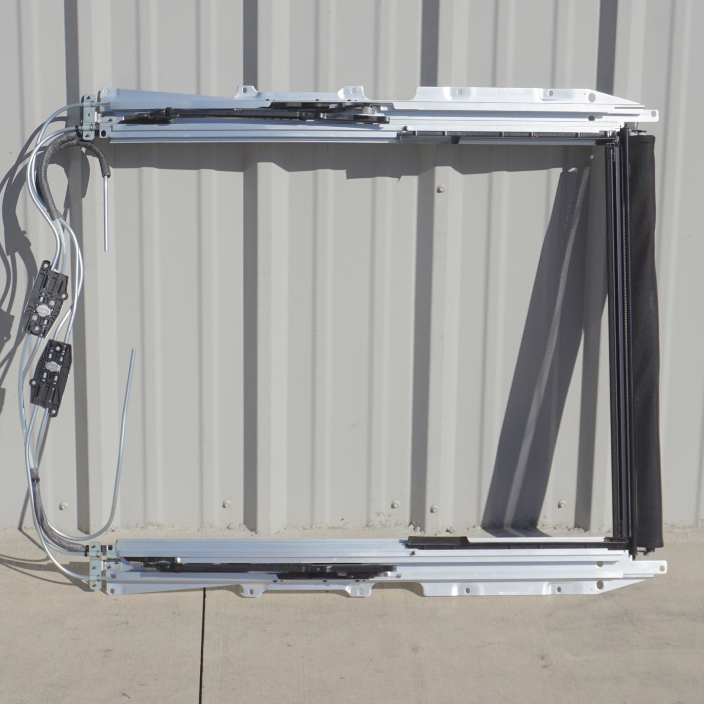 2010 - 2017 Mercedes C207 E200 E350 Coupe Panoramic Sunroof Frame Rail Track