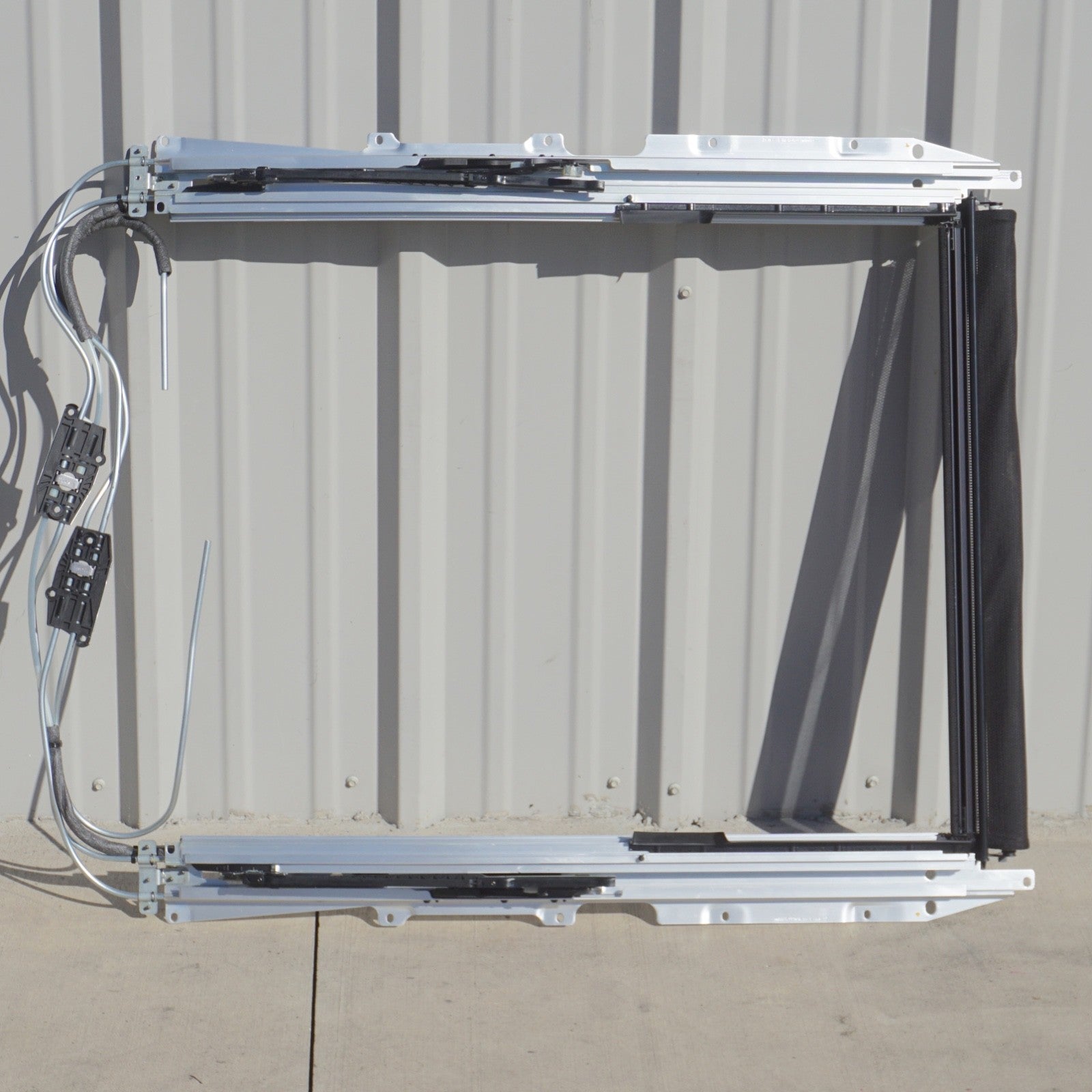 2010 - 2017 Mercedes C207 E200 E350 Coupe Panoramic Sunroof Frame Rail Track