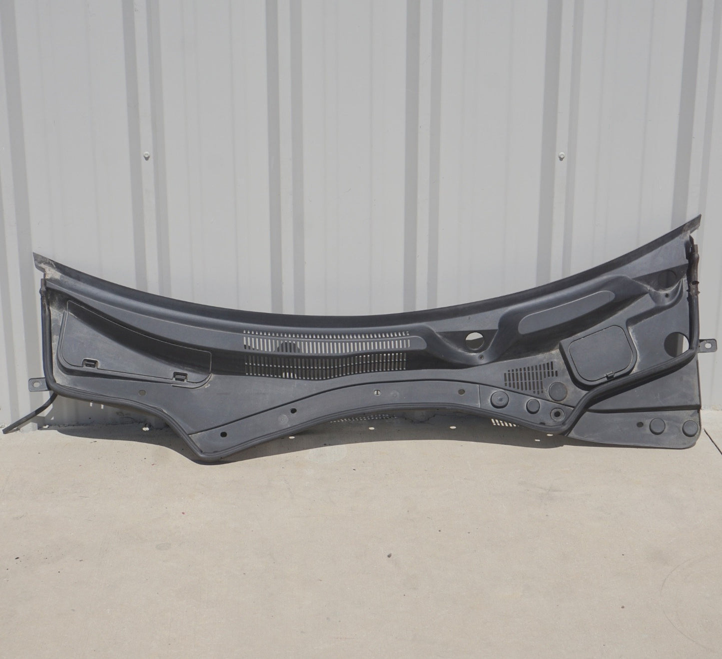 14-17 Maserati Ghibli Windshield Wiper Cowl Trim Cover Panel Black 670010468 OEM