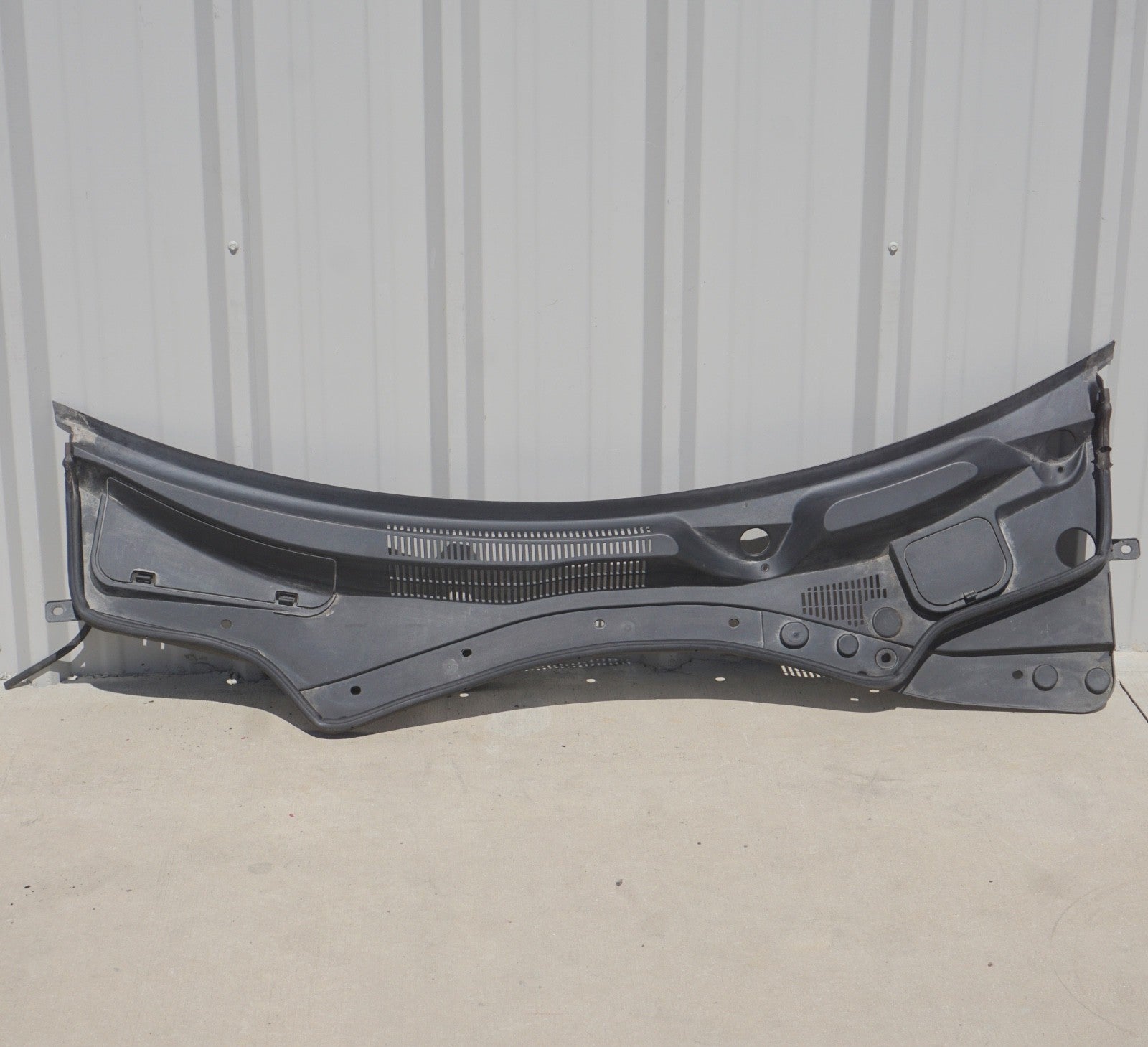 14-17 Maserati Ghibli Windshield Wiper Cowl Trim Cover Panel Black 670010468 OEM