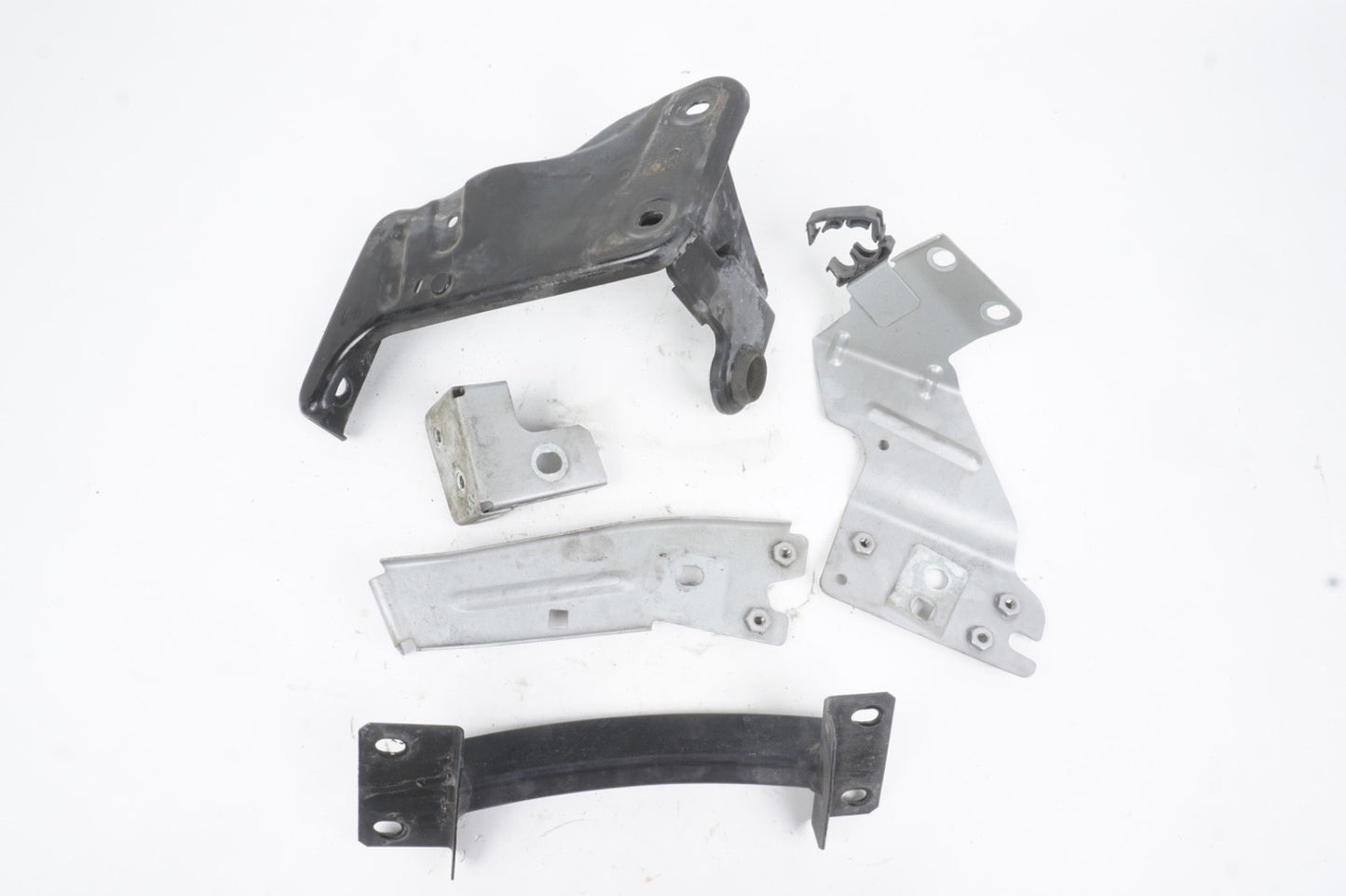 2014 - 2020 MASERATI GHIBLI FRONT LEFT SIDE FENDER MOUNT SUPPORT BRACKET SET