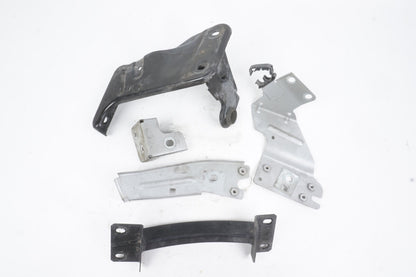 2014 - 2020 MASERATI GHIBLI FRONT LEFT SIDE FENDER MOUNT SUPPORT BRACKET SET