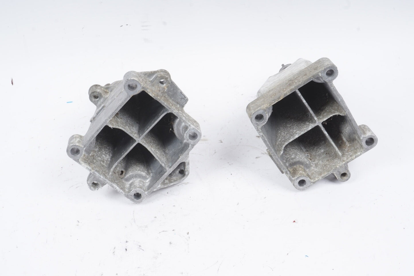 12-15 Mercedes W204 C250 Engine Motor Bracket Mount Right & Left Set of 2 OEM