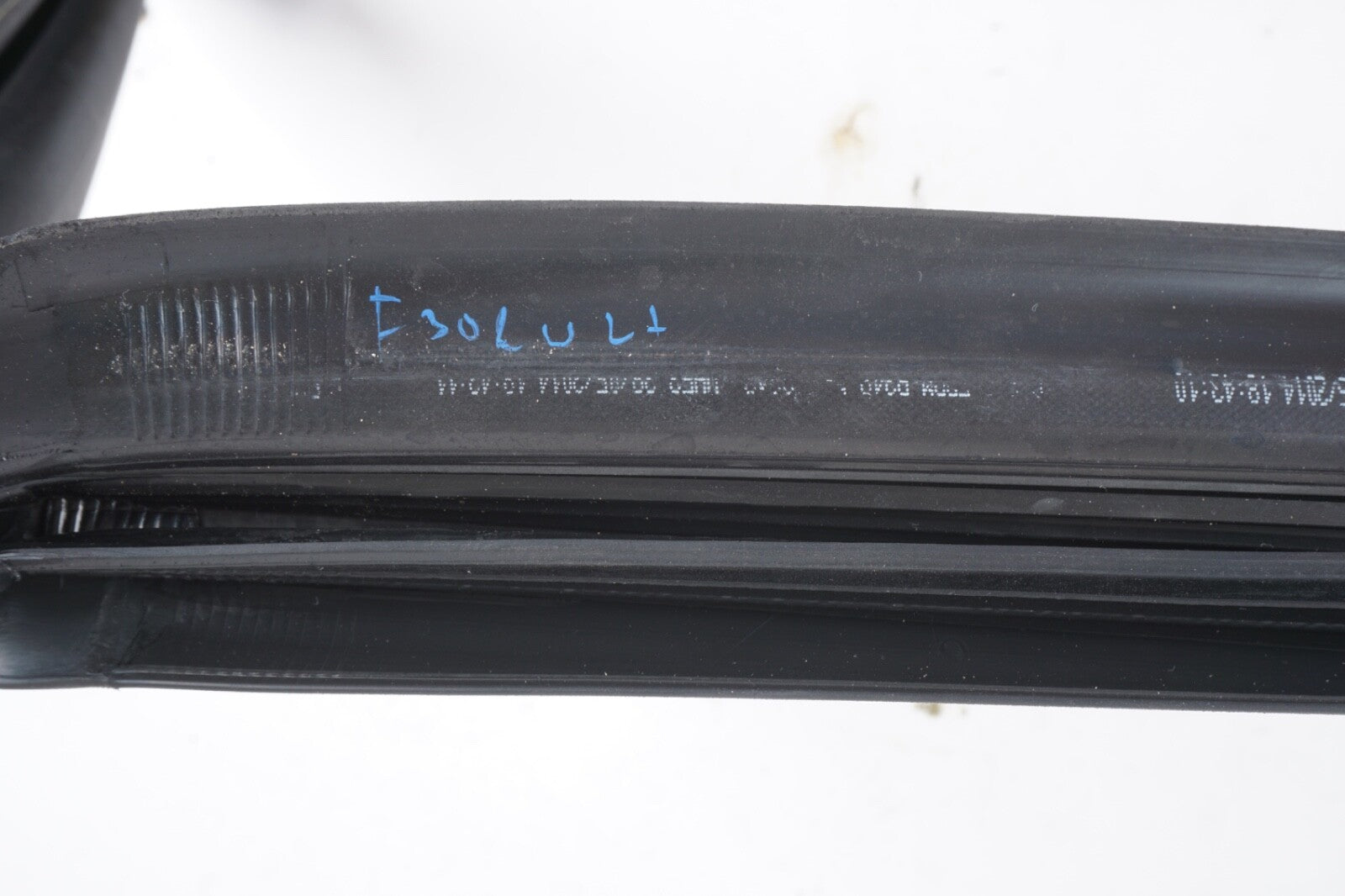 2014 - 2020 MASERATI GHIBLI FRONT RIGHT SIDE DOOR SEAL WEATHERSTRIP OEM