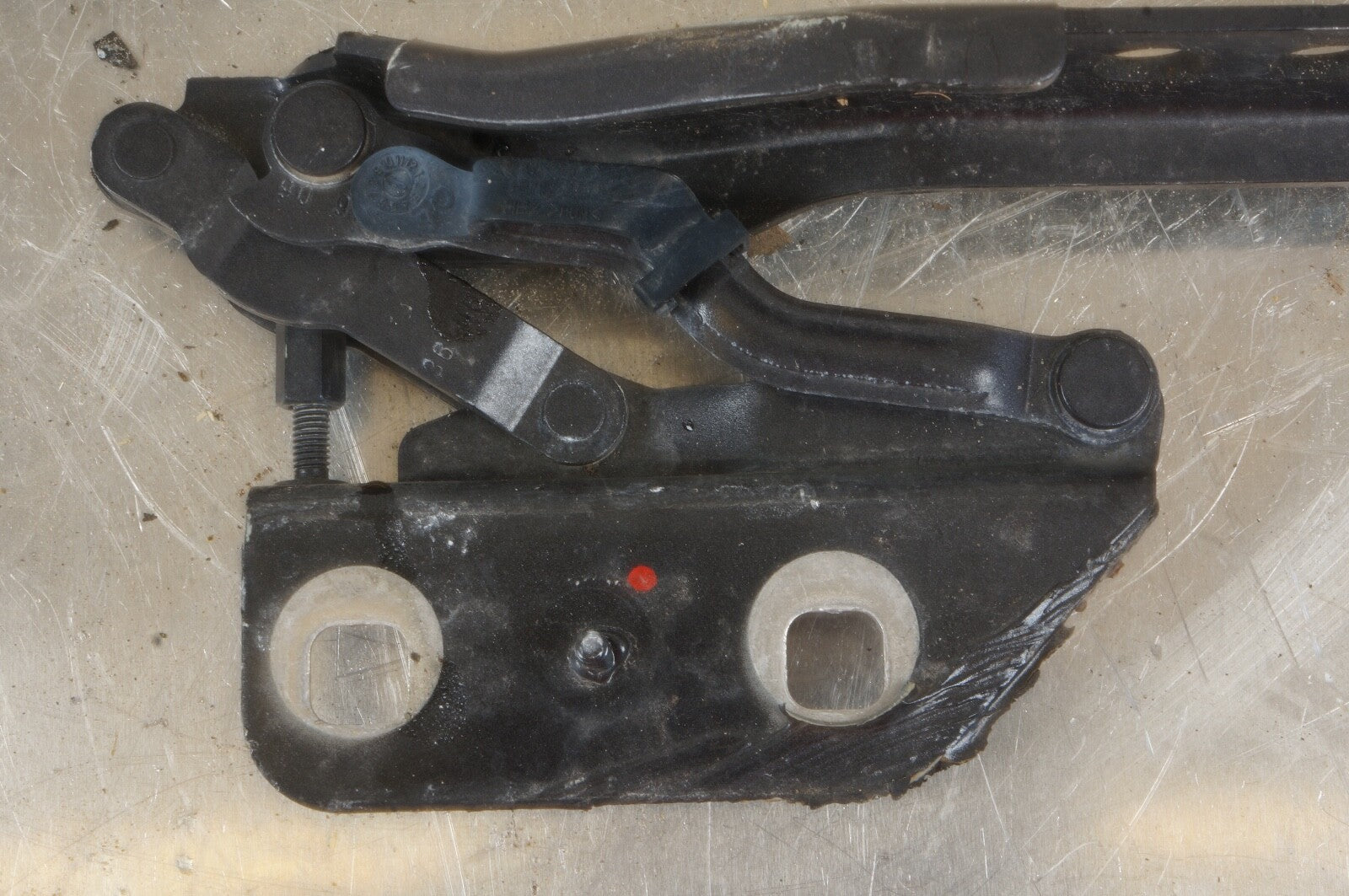 2004 2005 2006 2007 2008 2009 2010 AUDI A8 D3 - LEFT HOOD HINGE 4E0823301E