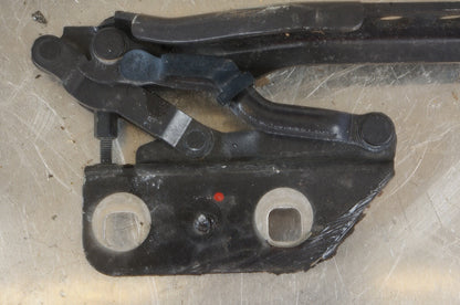 2004 2005 2006 2007 2008 2009 2010 AUDI A8 D3 - LEFT HOOD HINGE 4E0823301E