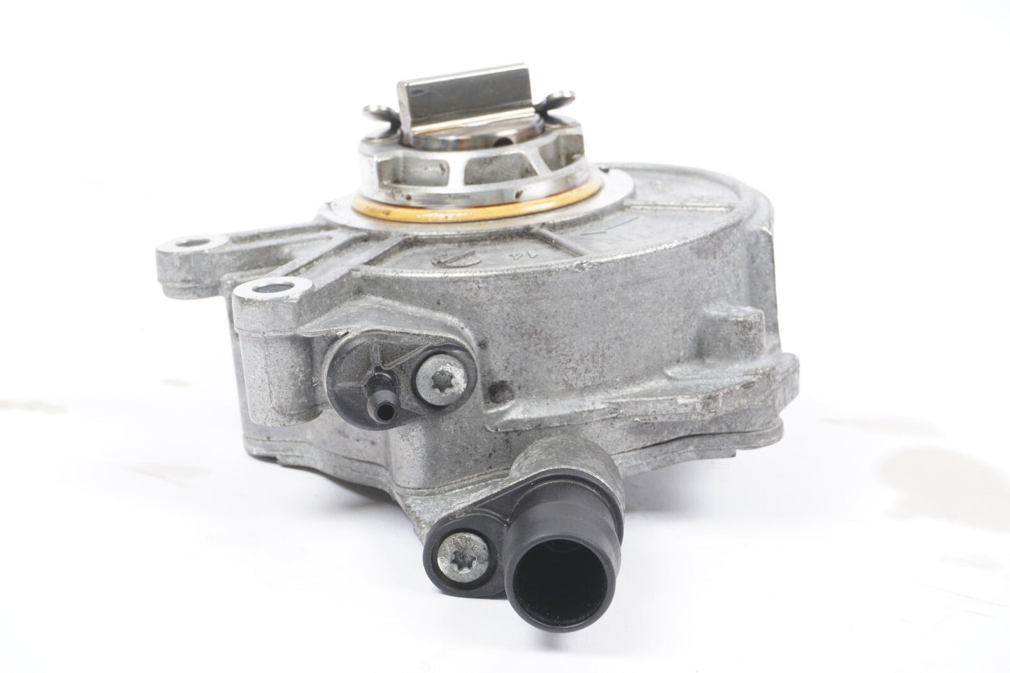 13 - 18 BMW 550I 650I 750I 4.4L N63 Vacuum Pump Right Passenger Side OEM