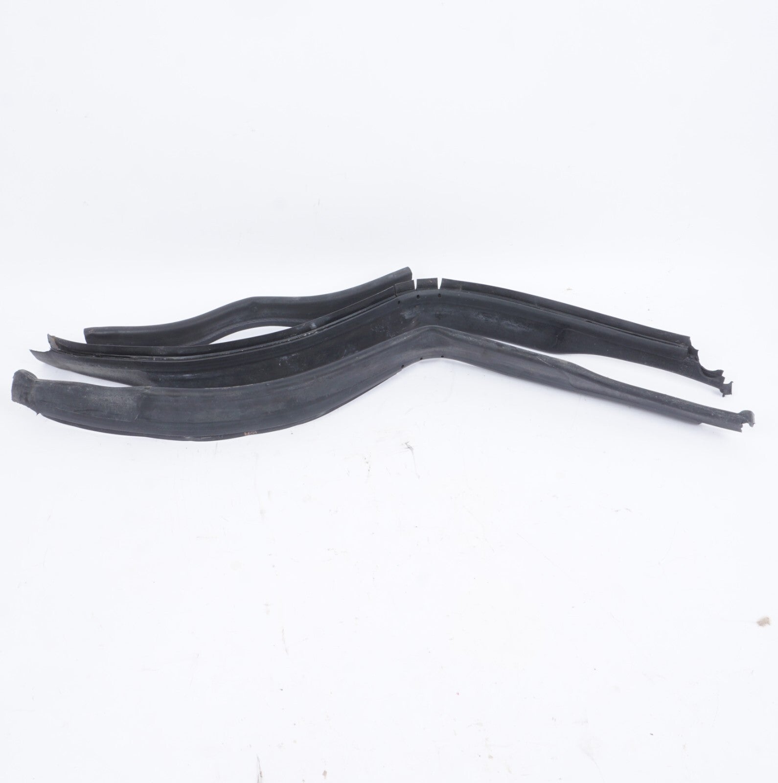10-14 Mercedes W207 E350 E550 Under Hood Weatherstrip Seal 2046280998 OEM
