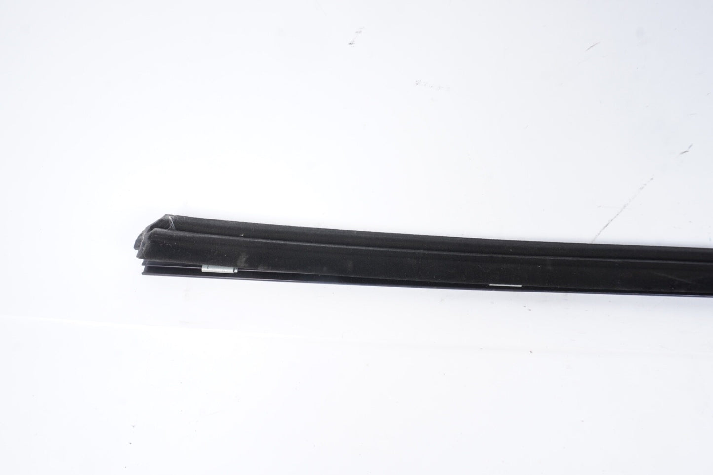 03-11 Mercedes R230 SL500 SL550 Door Window Weather Seal Molding Front Right OEM