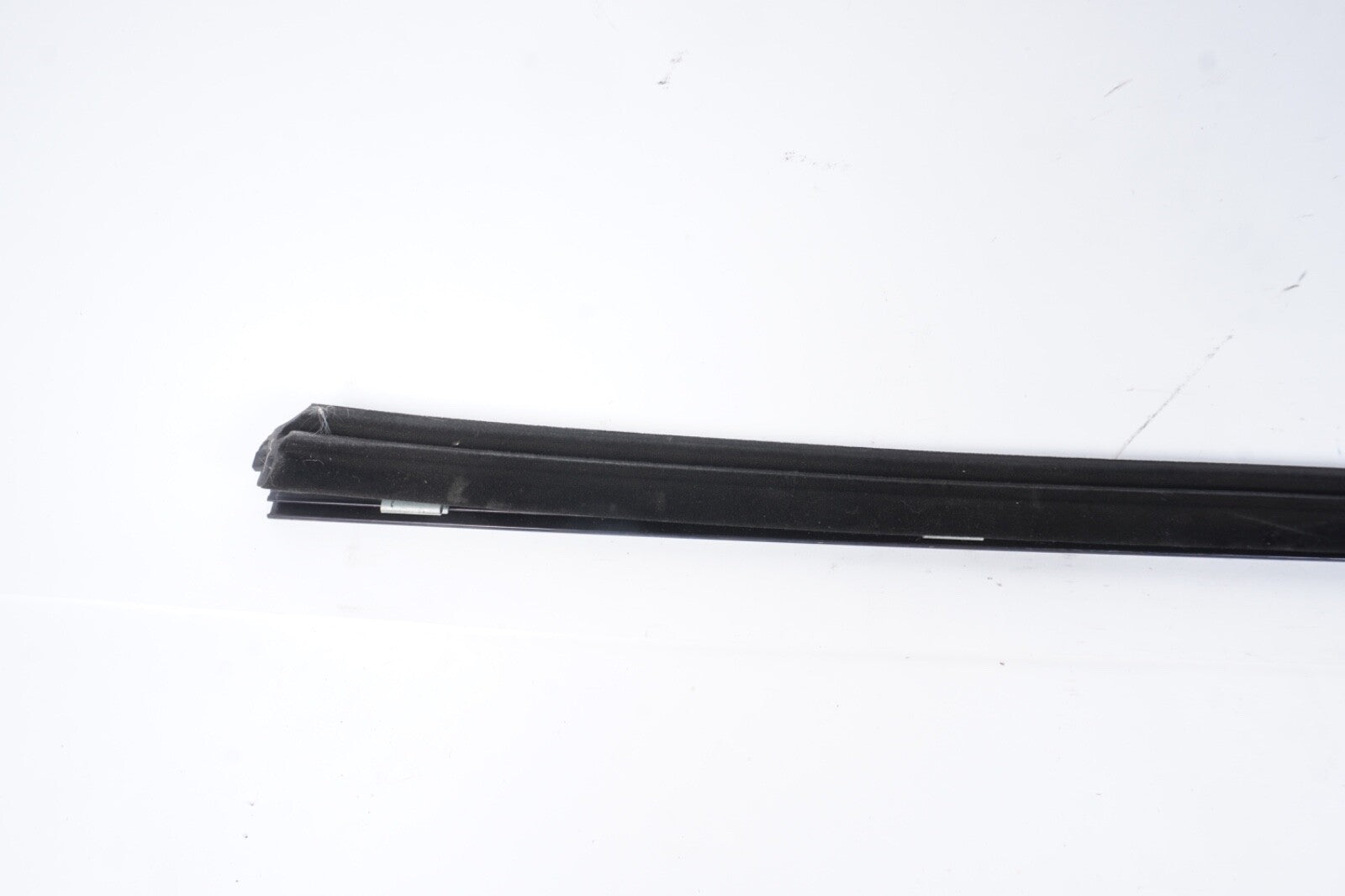 03-11 Mercedes R230 SL500 SL550 Door Window Weather Seal Molding Front Right OEM