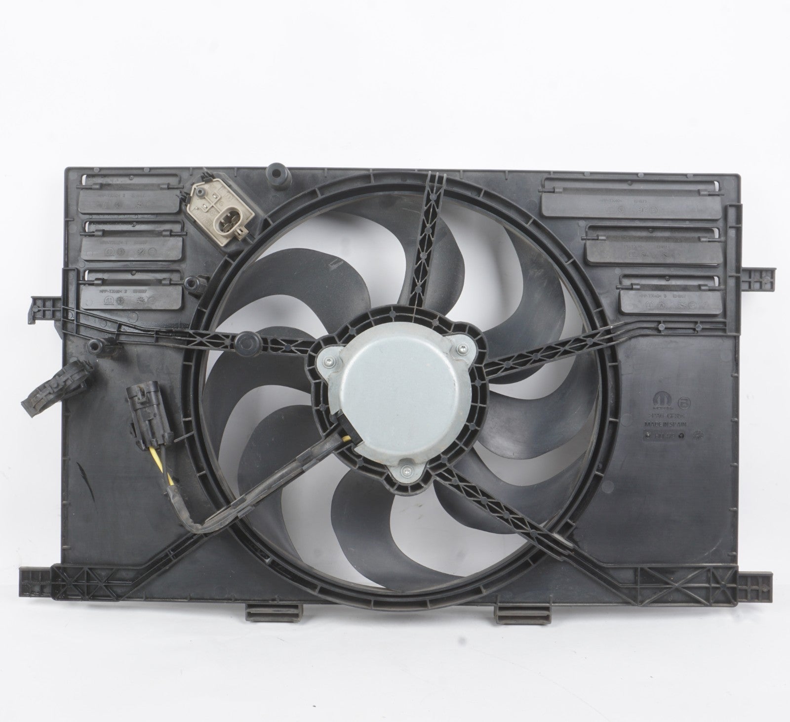 2015-2018 Jeep Renegade 2.4l  Engine Radiator Cooling Fan Motor Assembly OEM